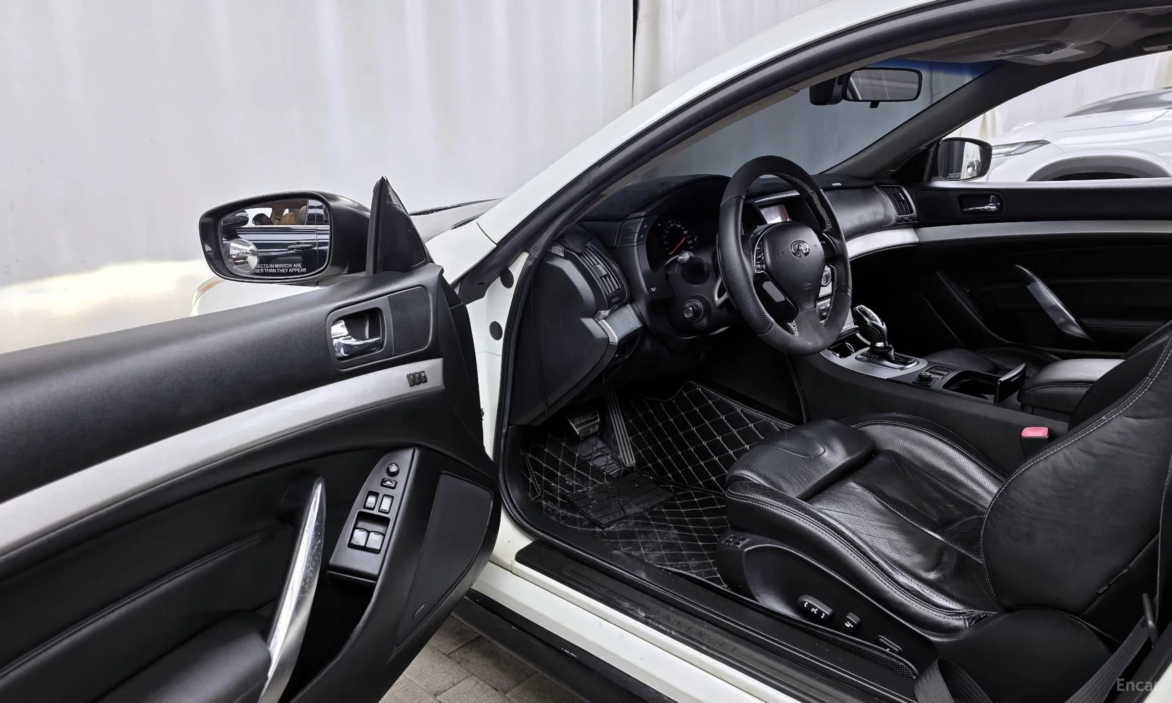 G37