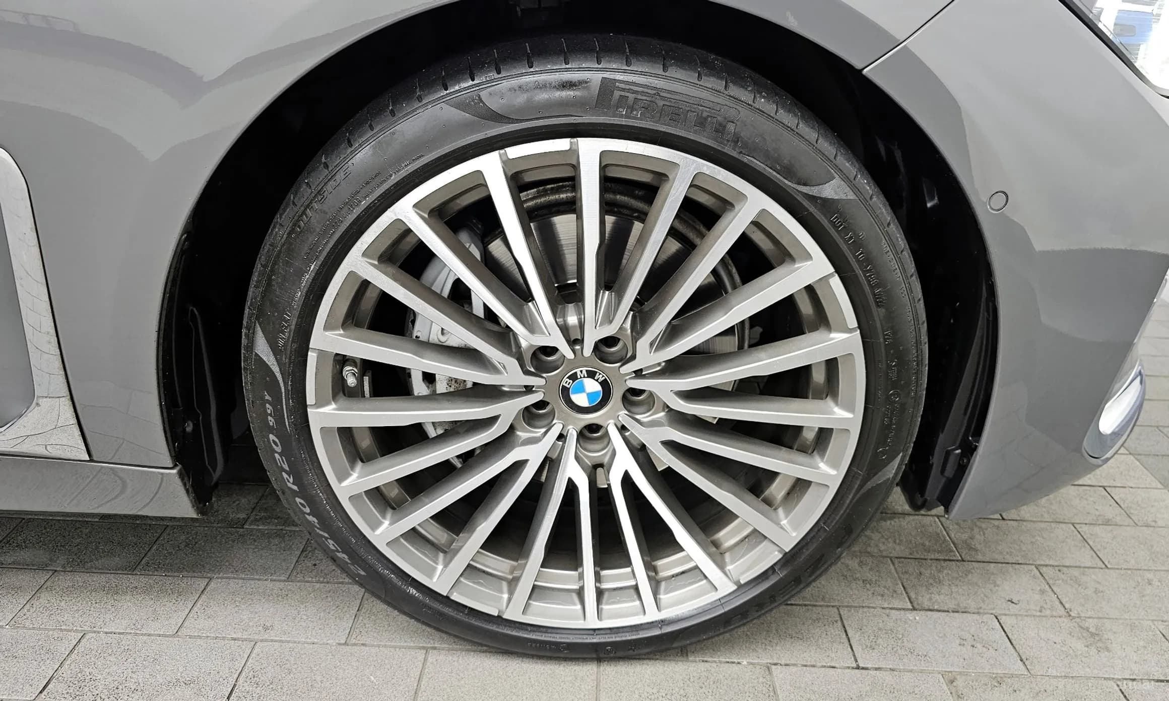 7 Series (G11)