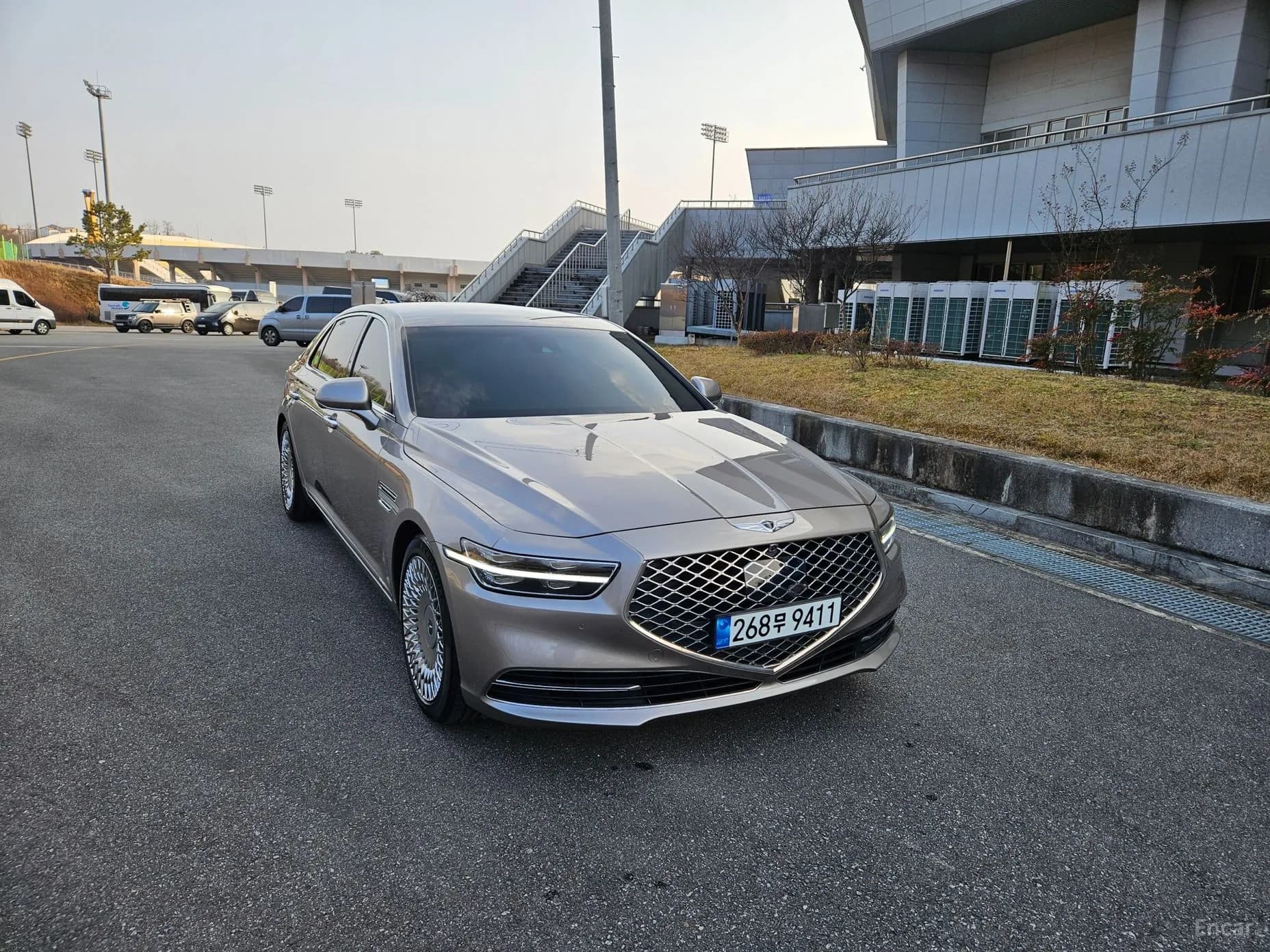 G90