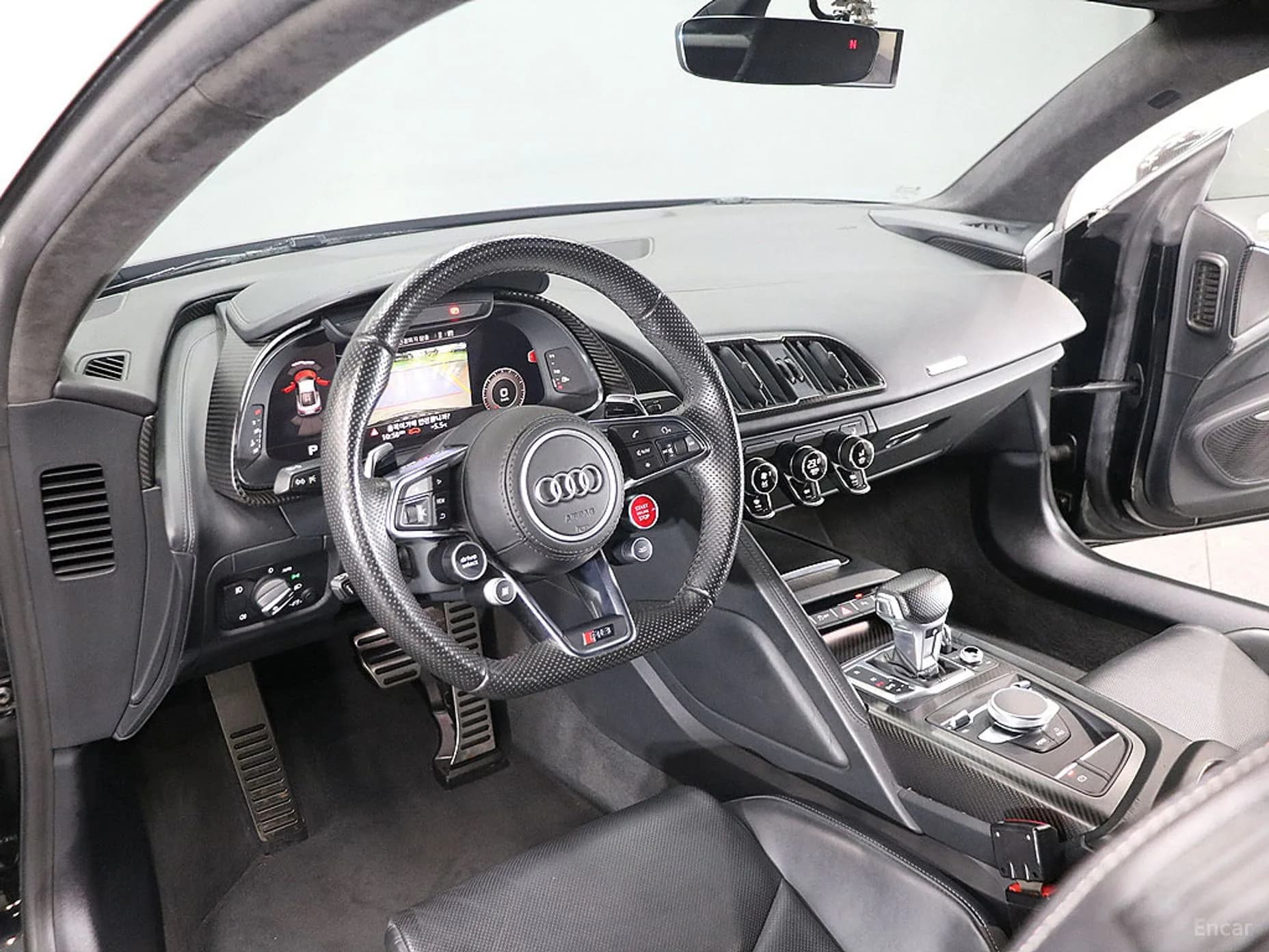 R8 (4S)