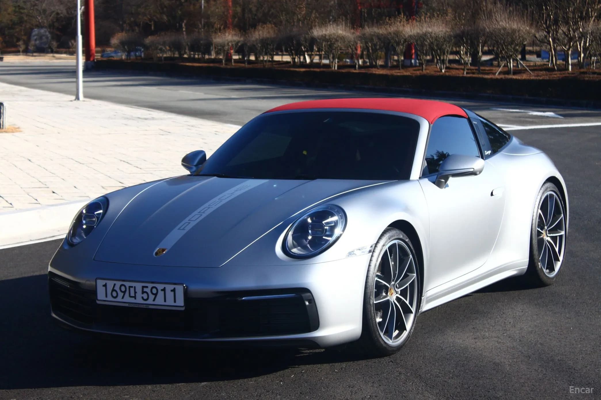 911 (992)
