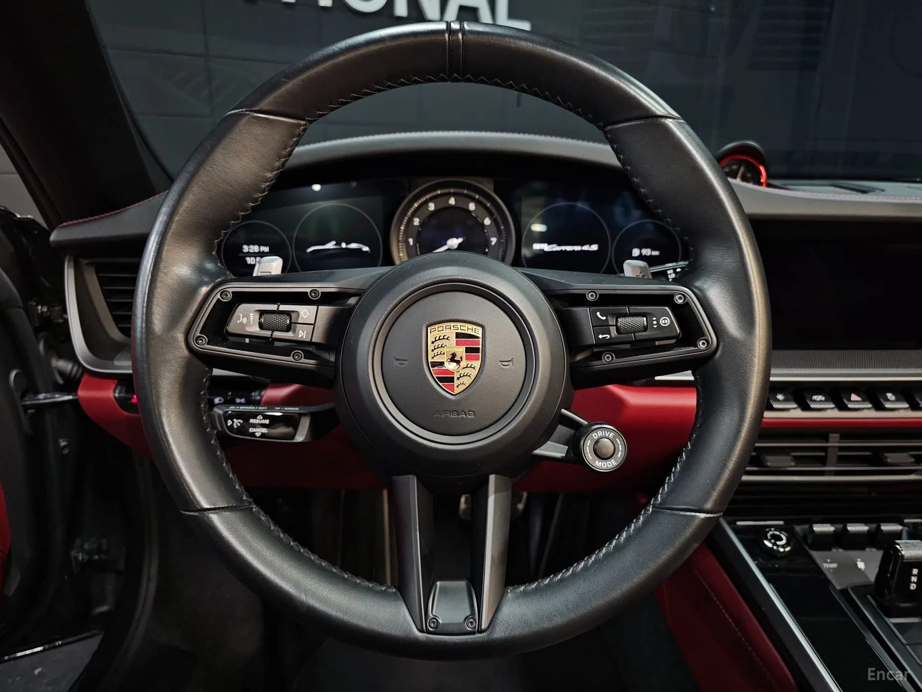 911 (992)