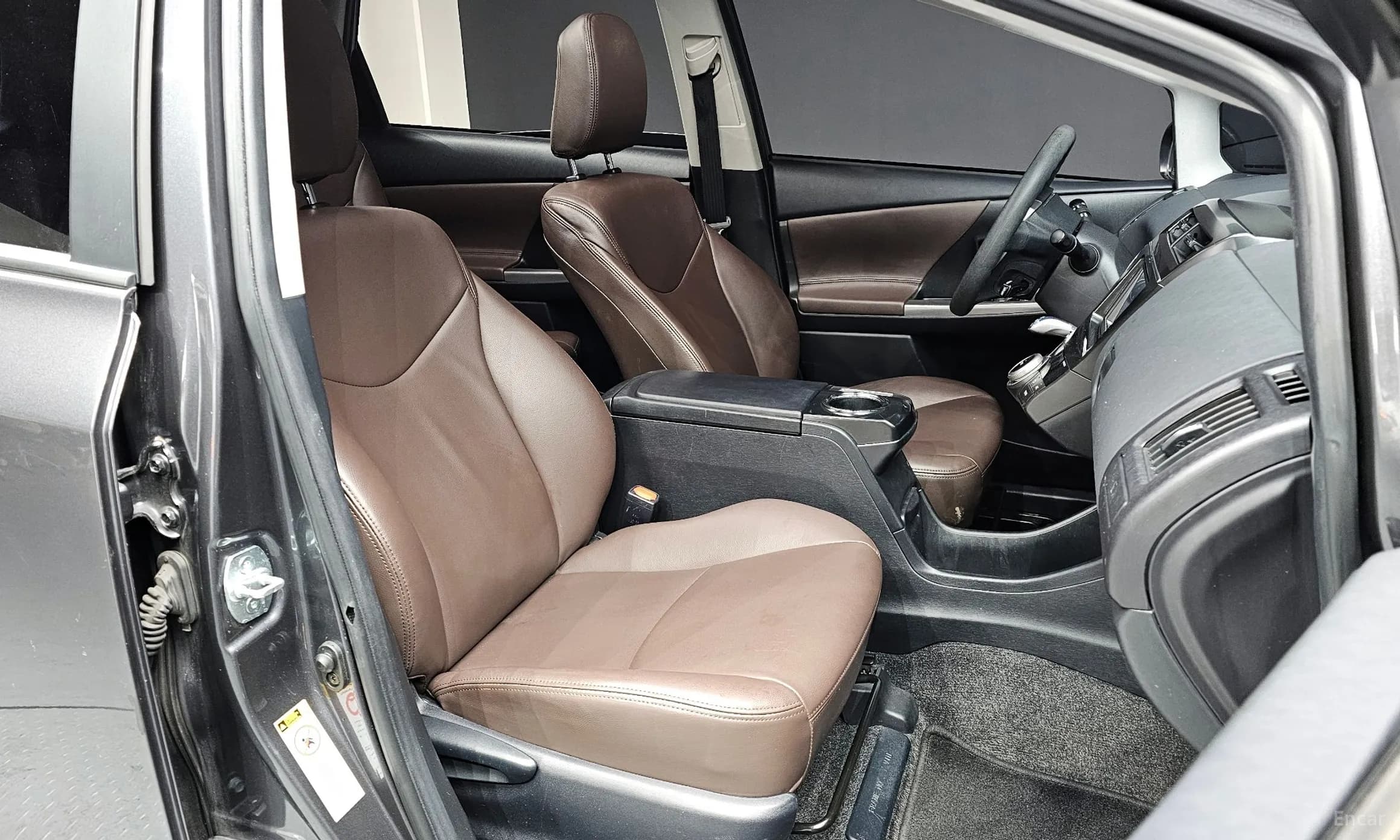 Prius V