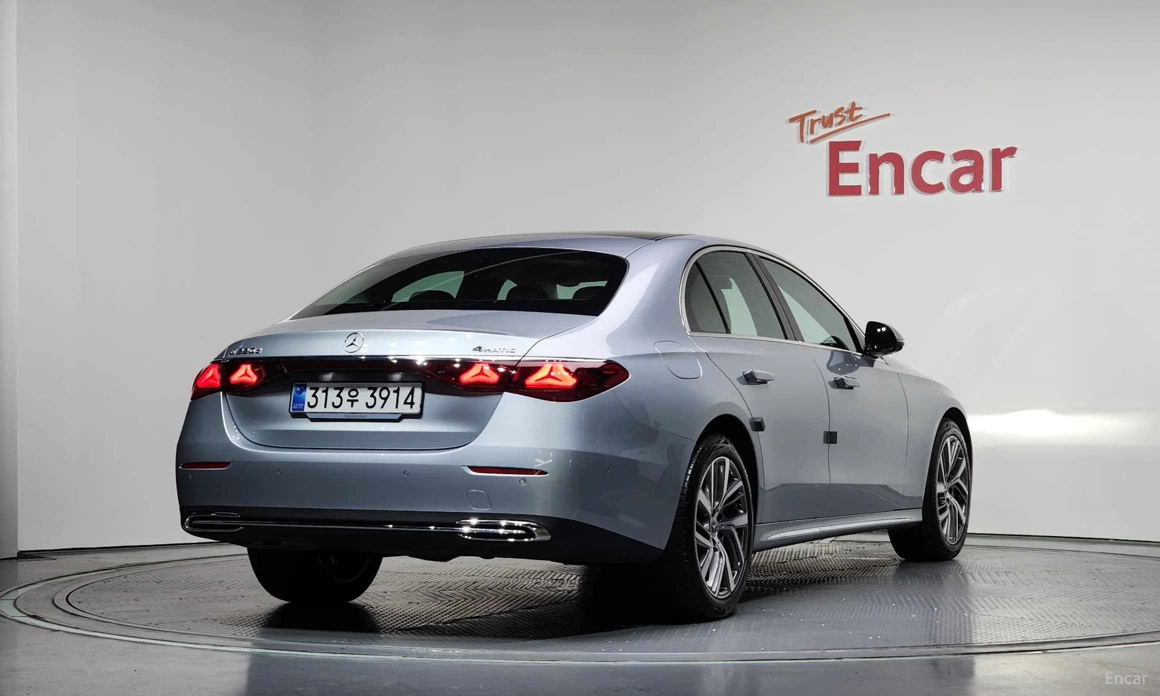 E-Class W214