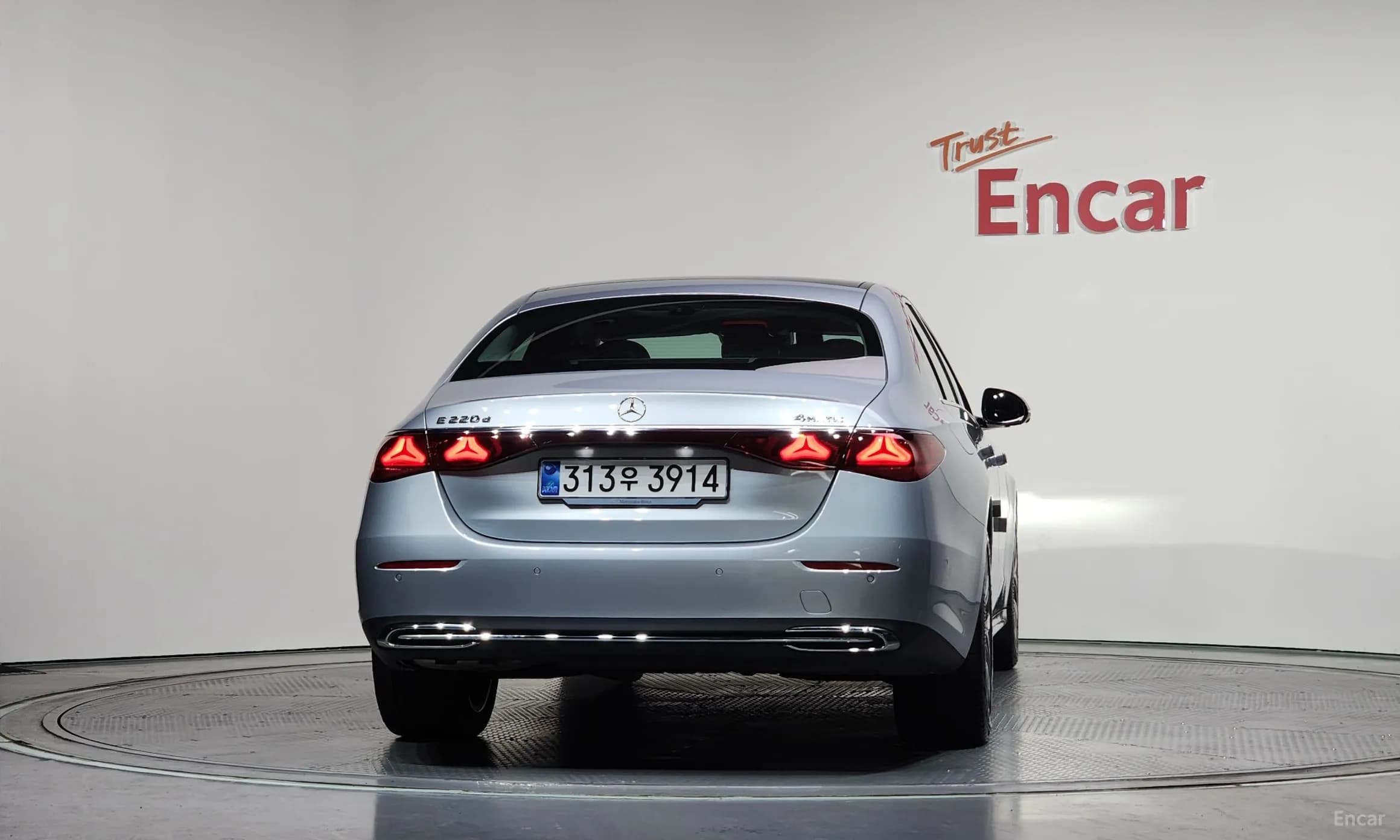 E-Class W214