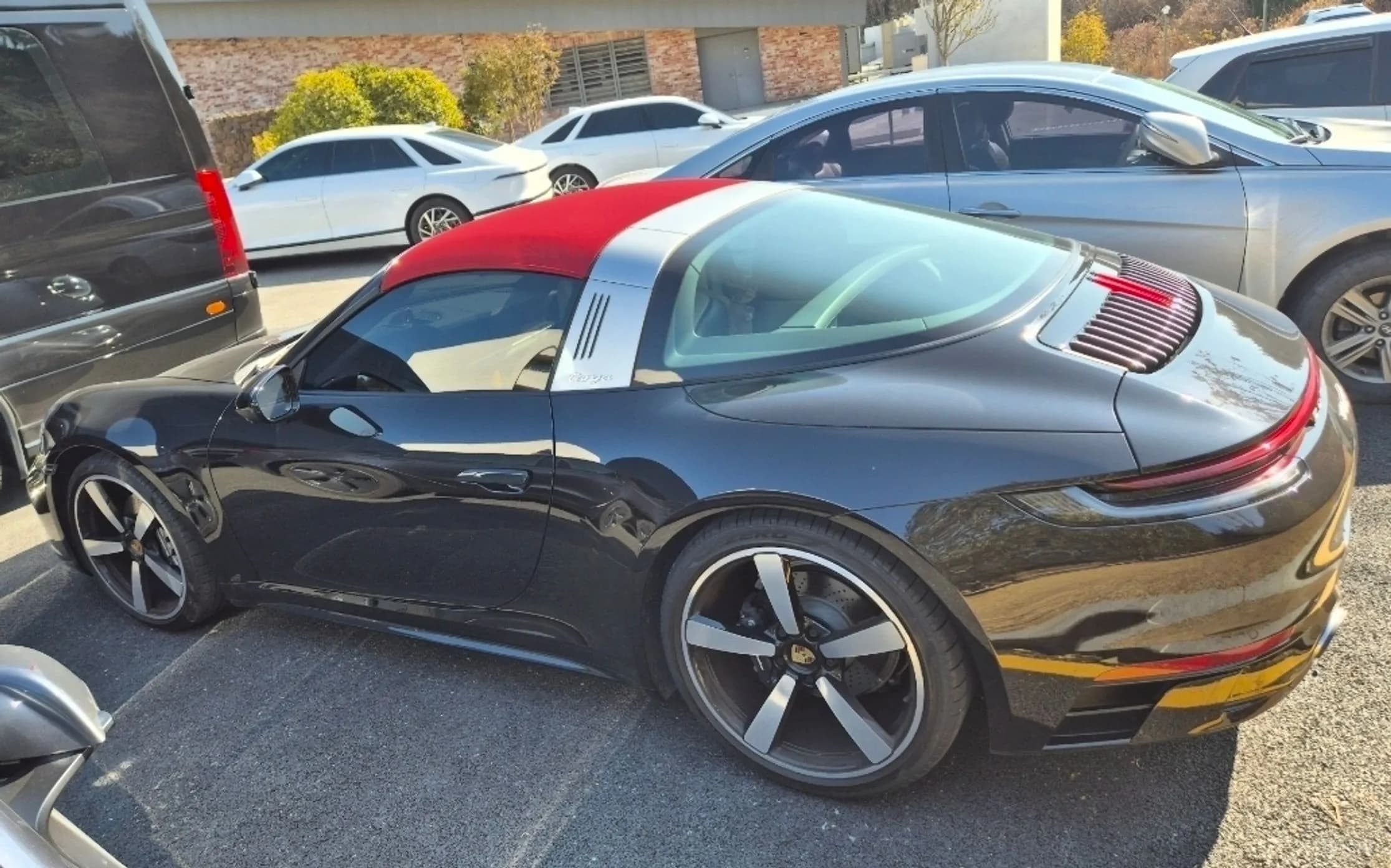 911 (992)