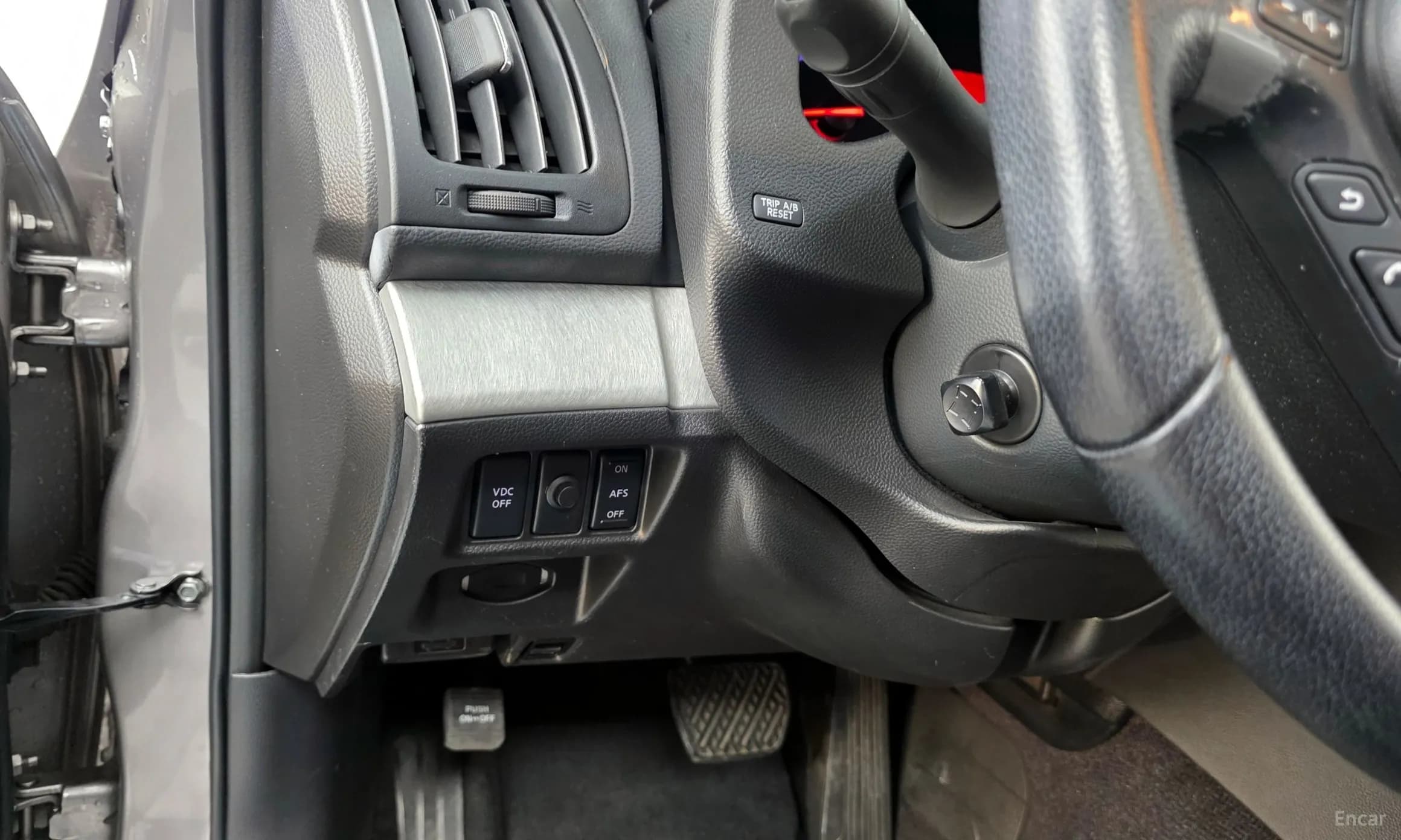 G37