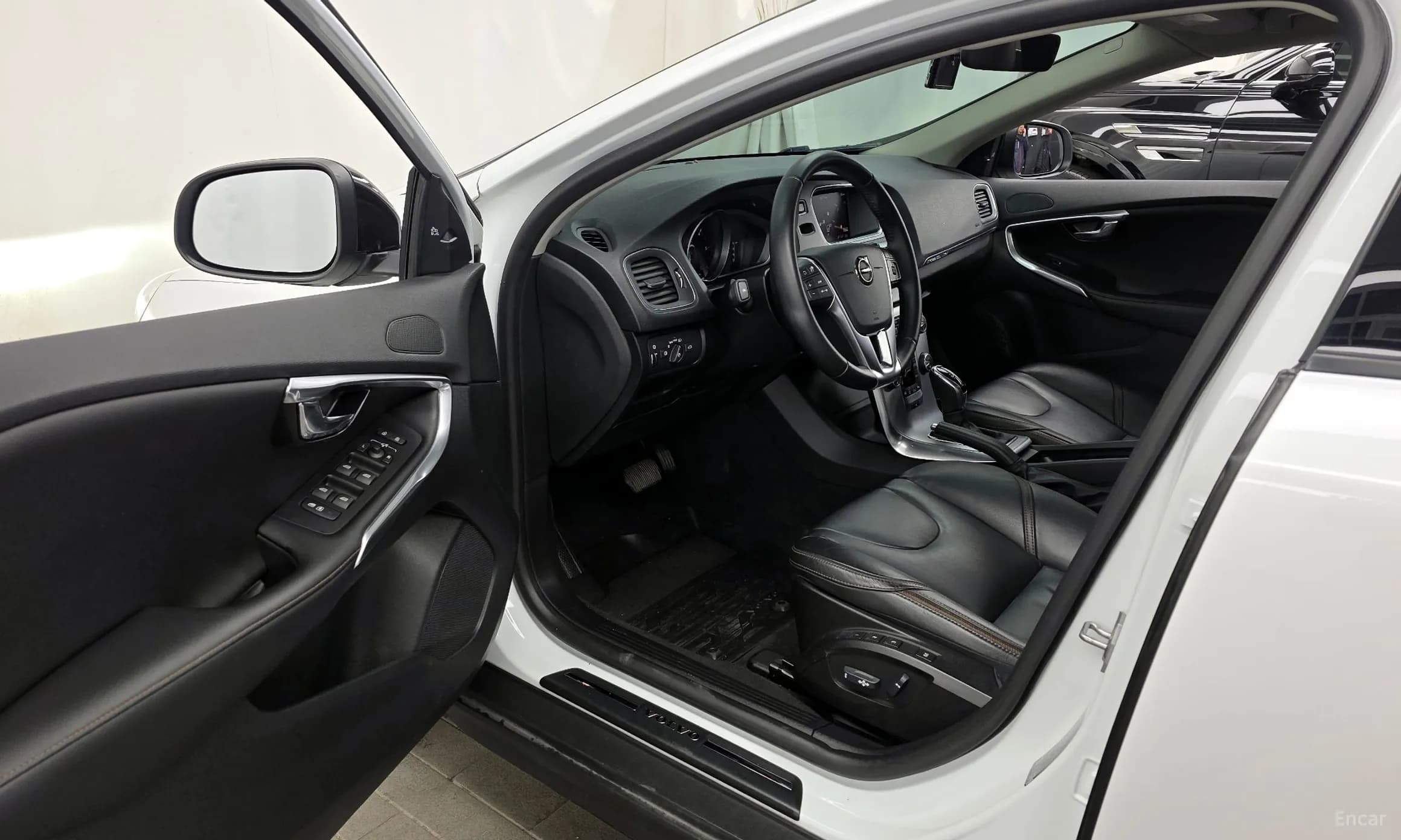 V40 Cross Country