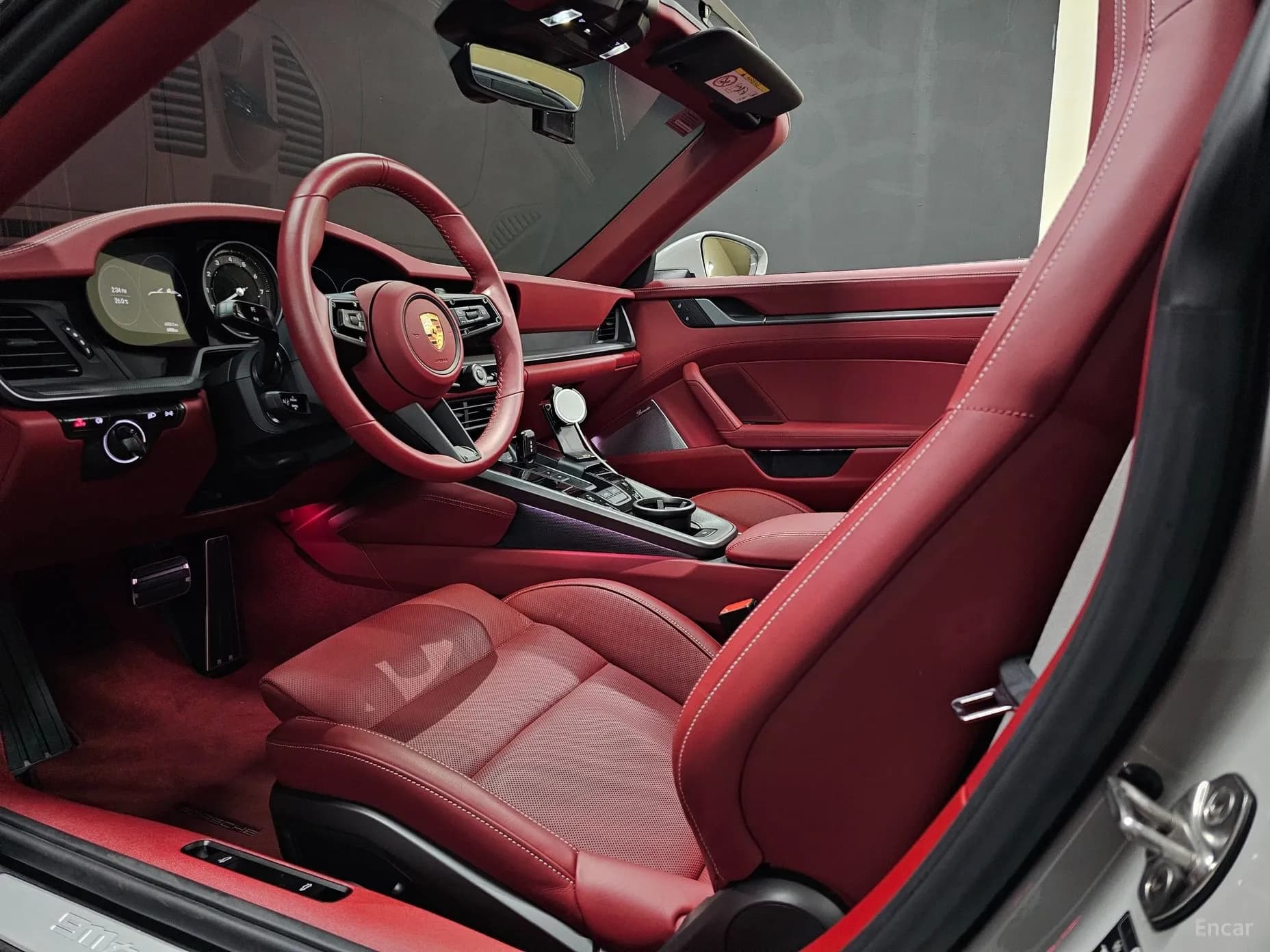 911 (992)