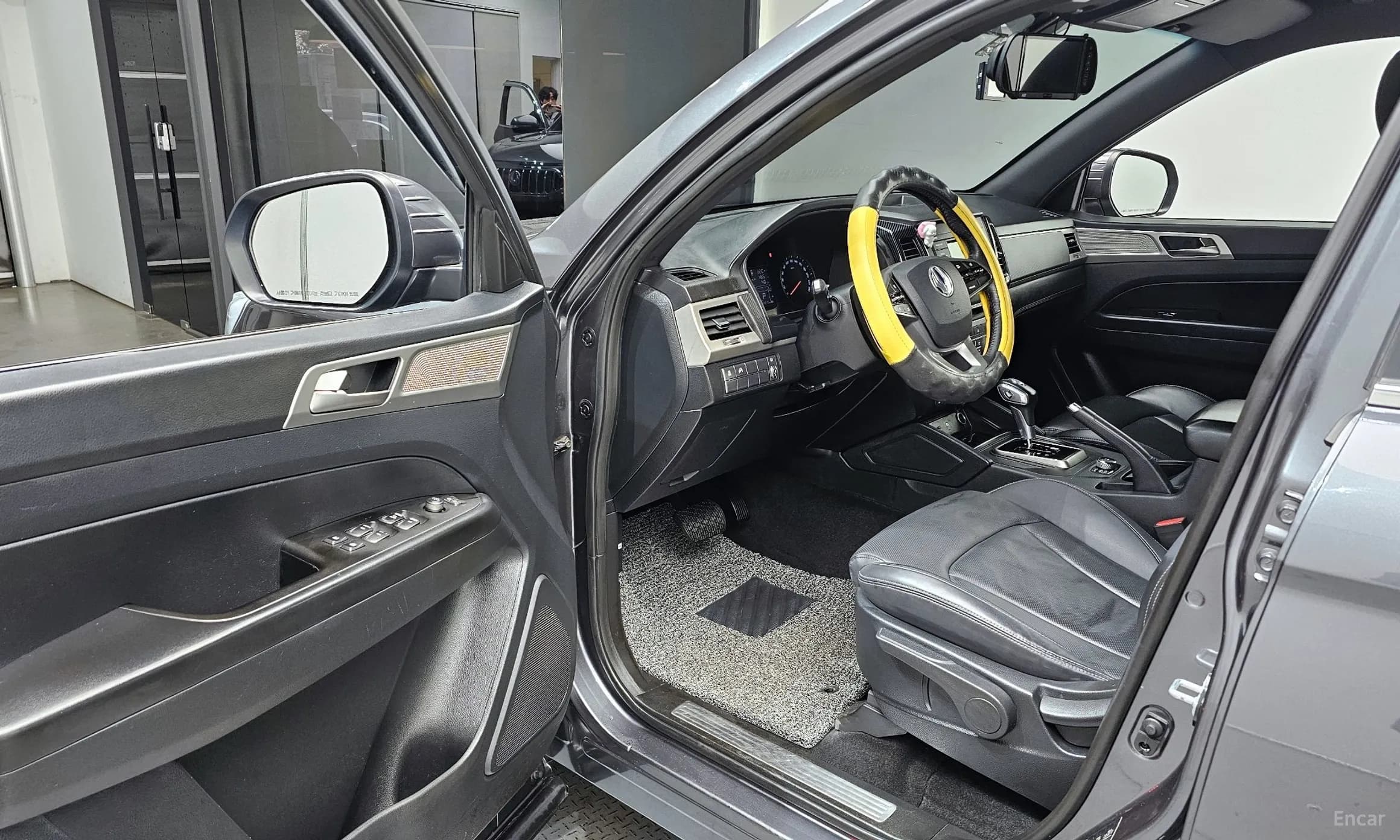 Rexton Sports Khan