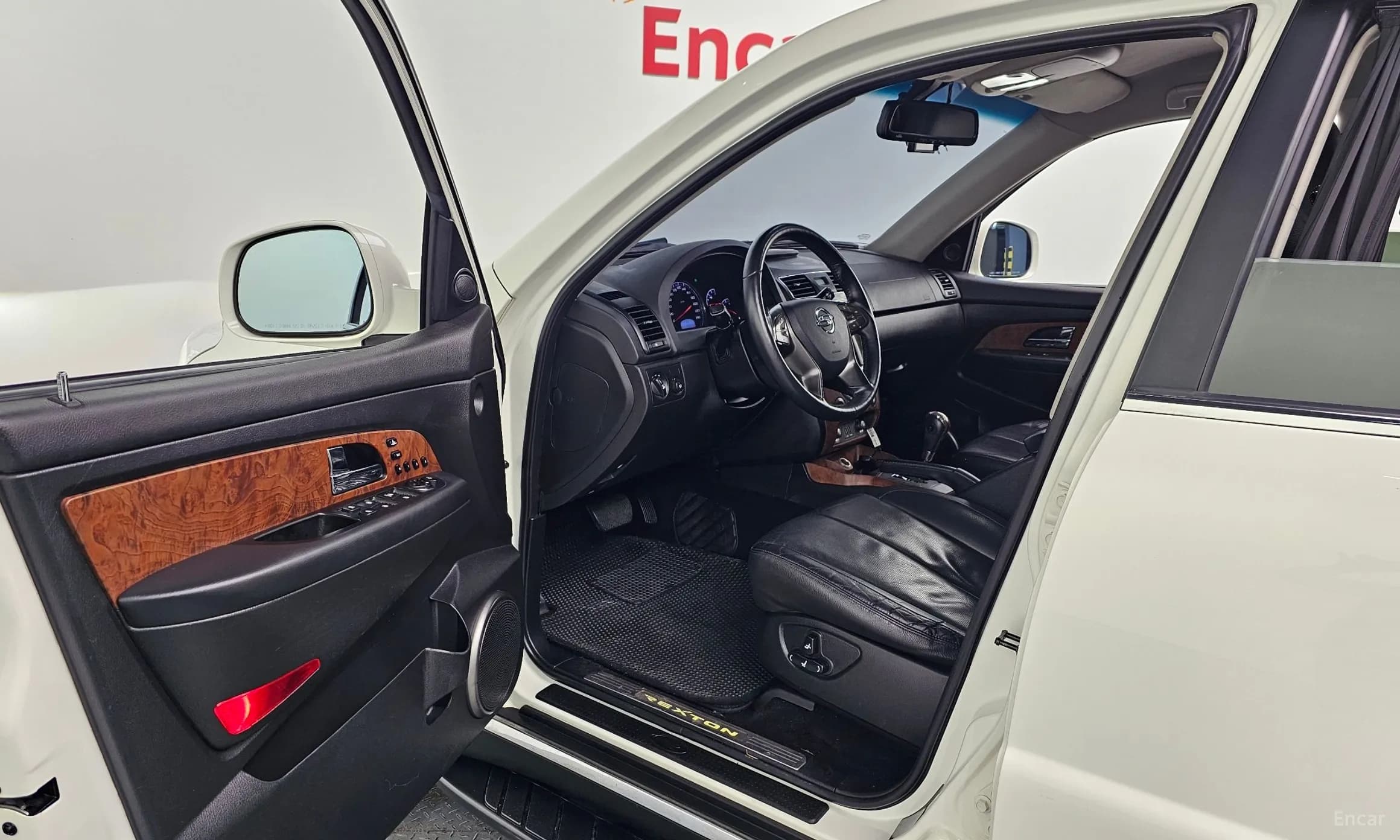 Rexton W