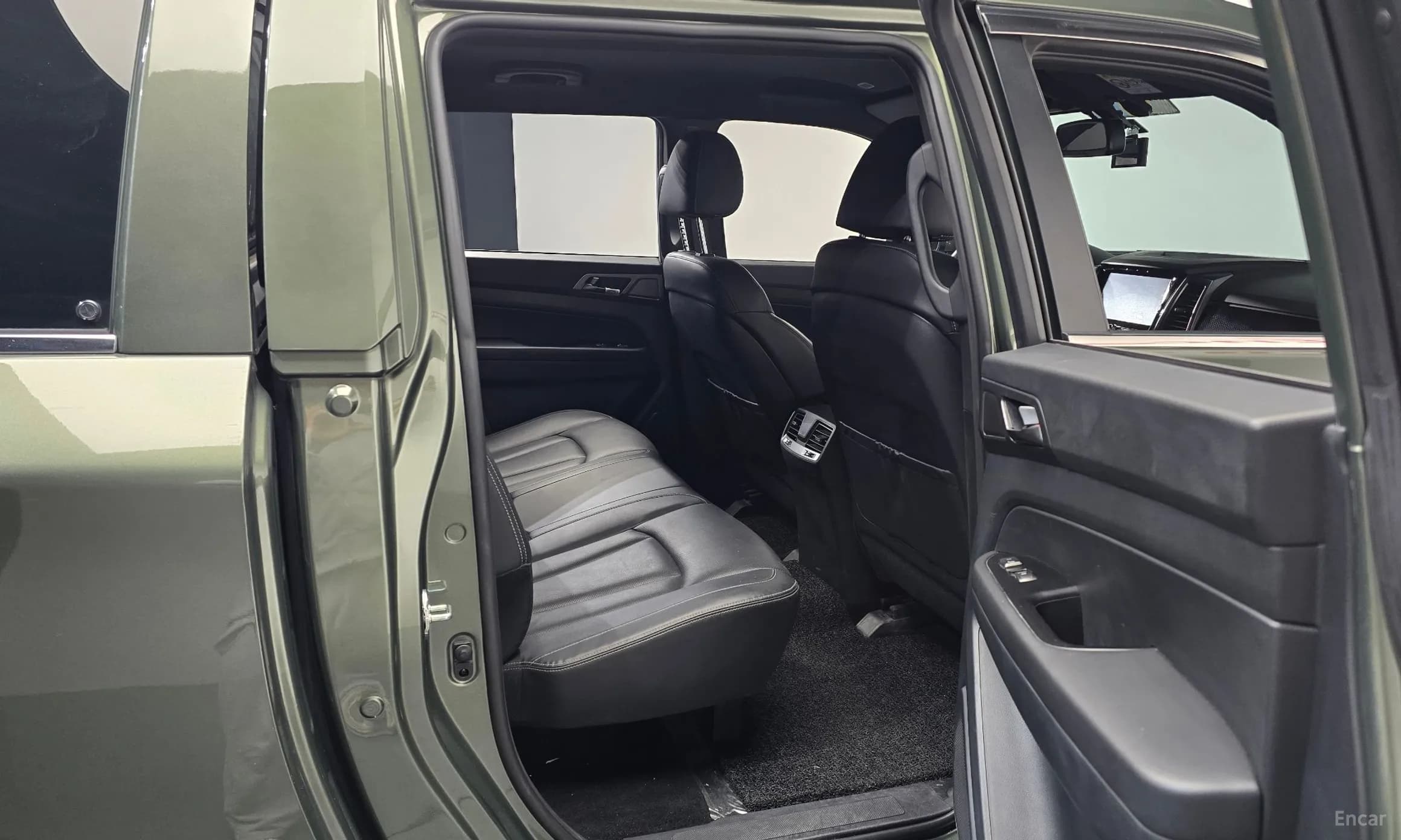 Rexton Sports Khan