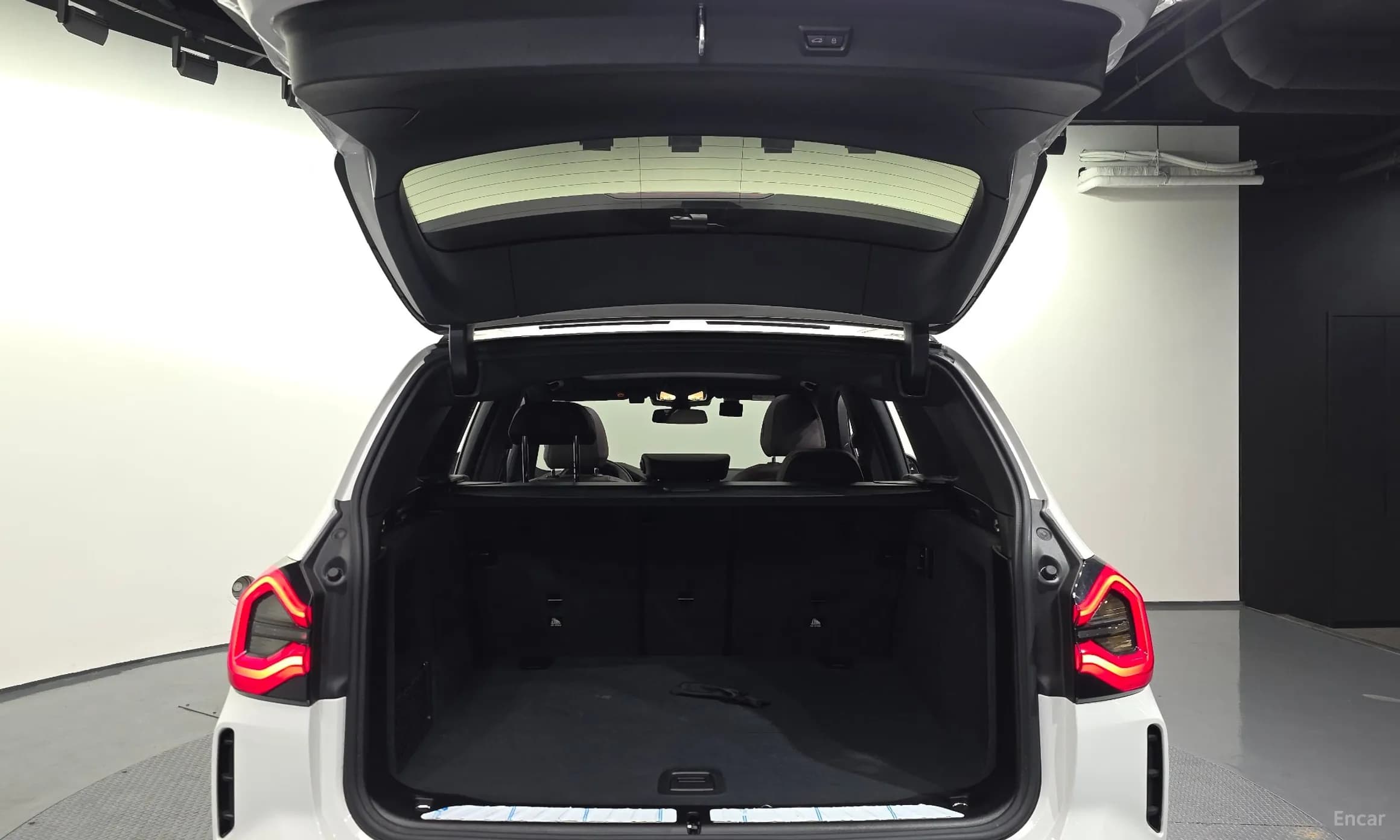X3 (G01)