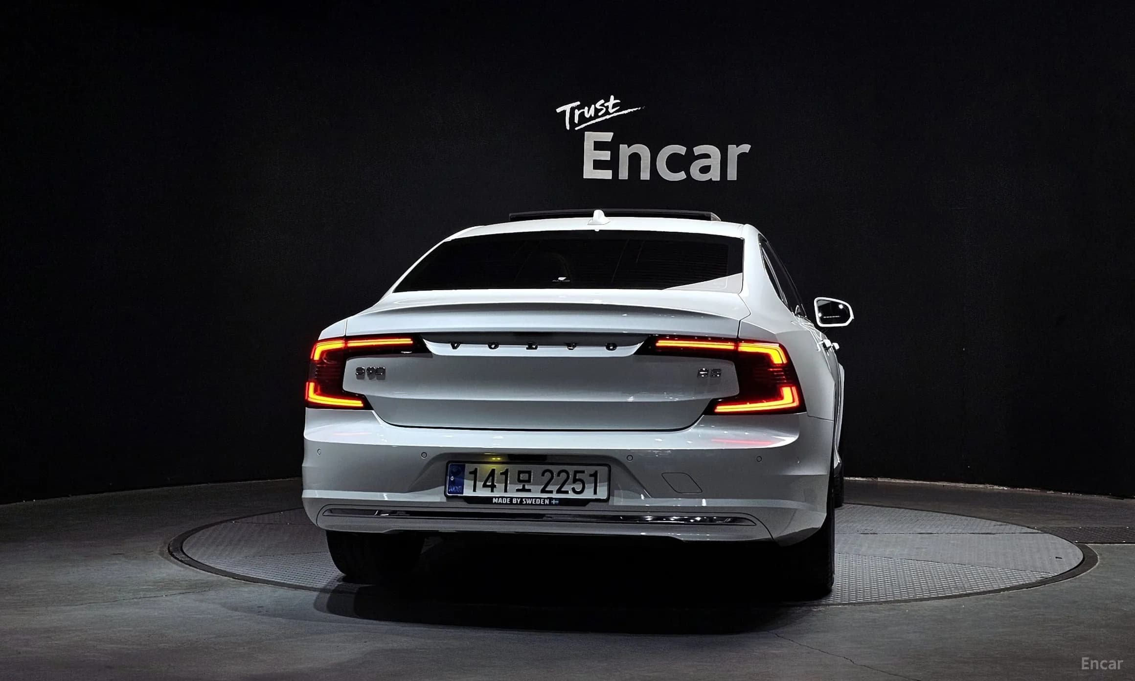 S90