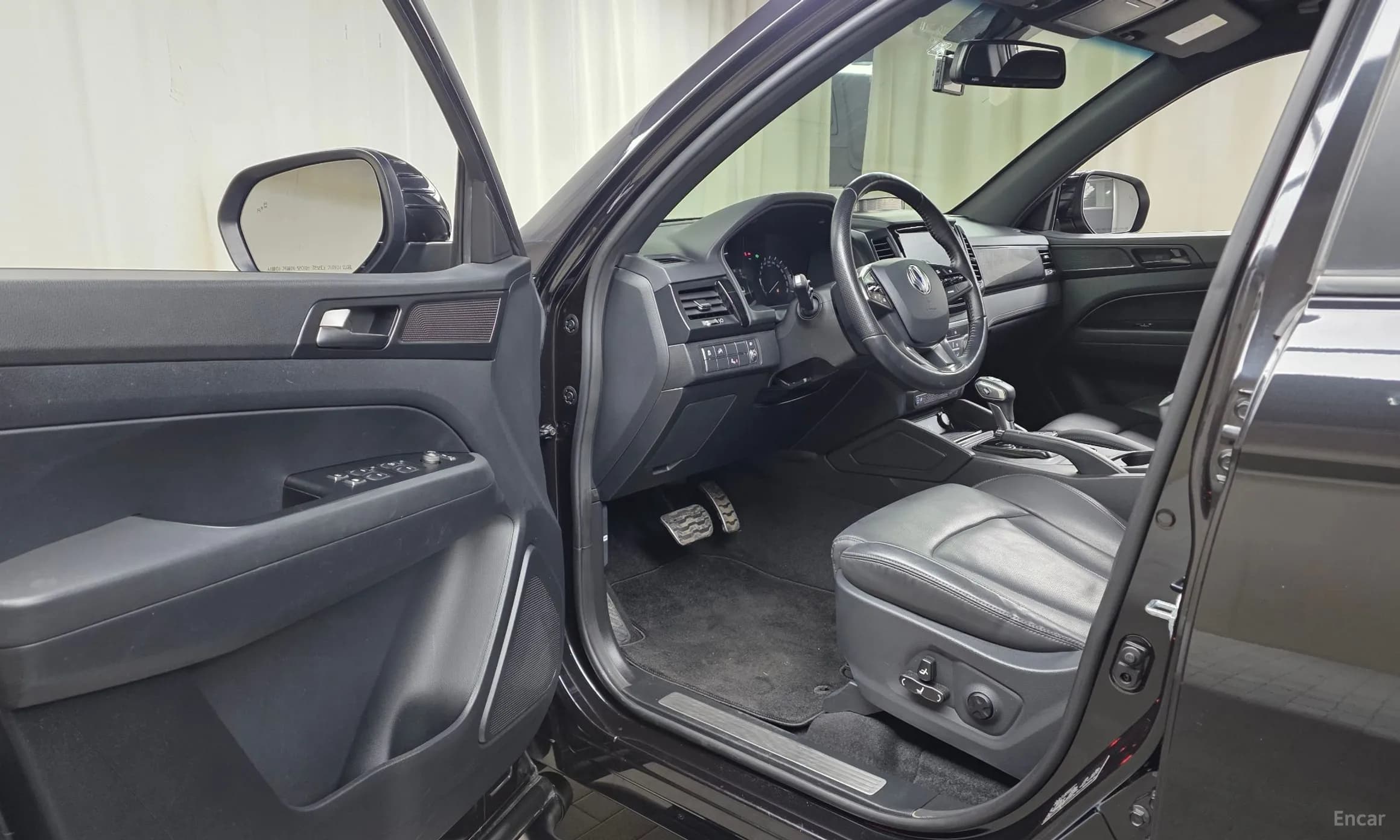 Rexton Sports Khan