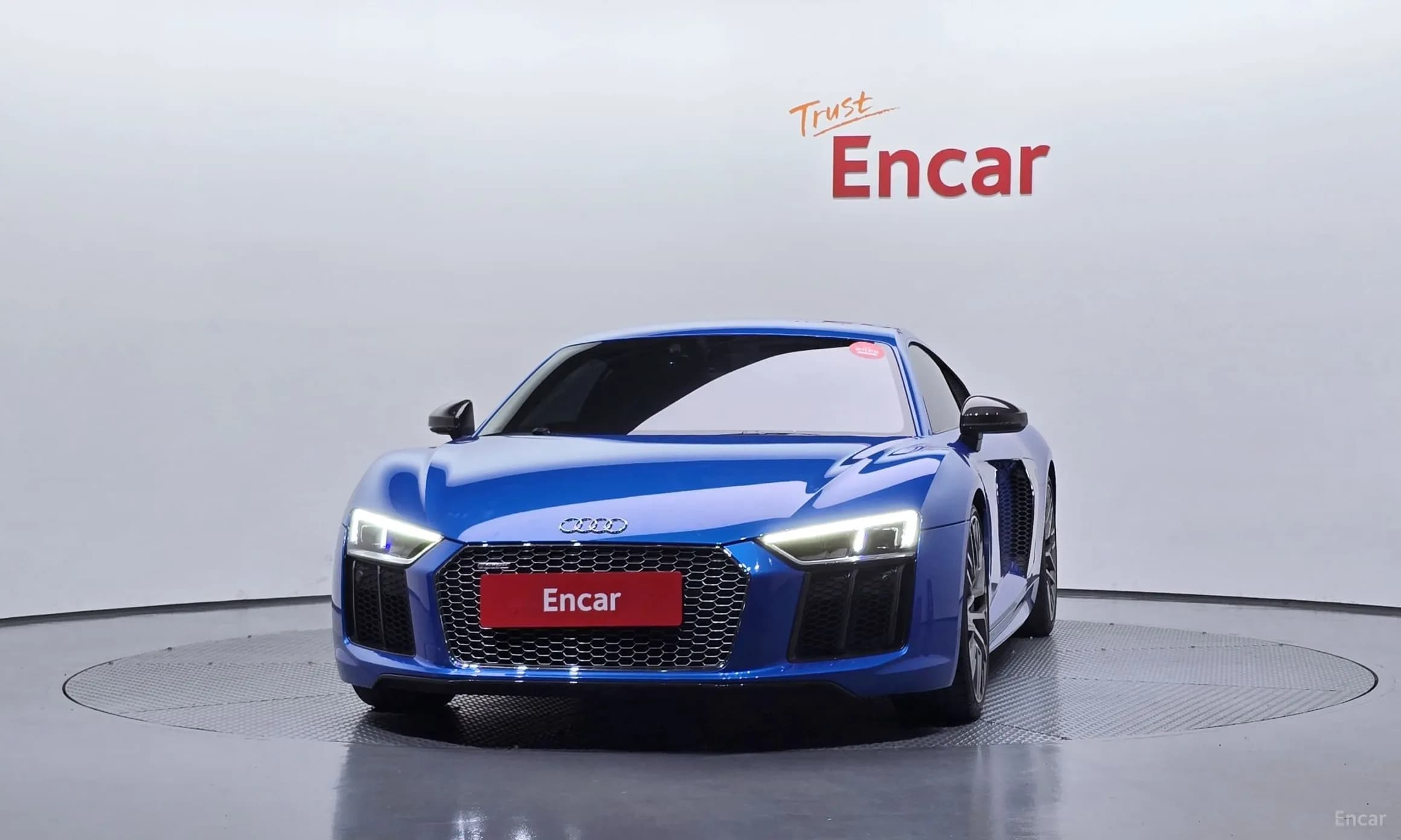 R8 (4S)
