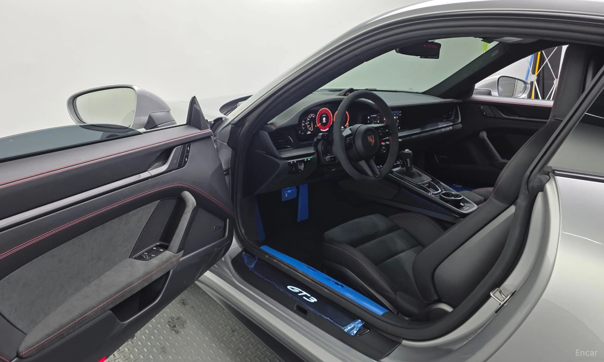 911 (992)
