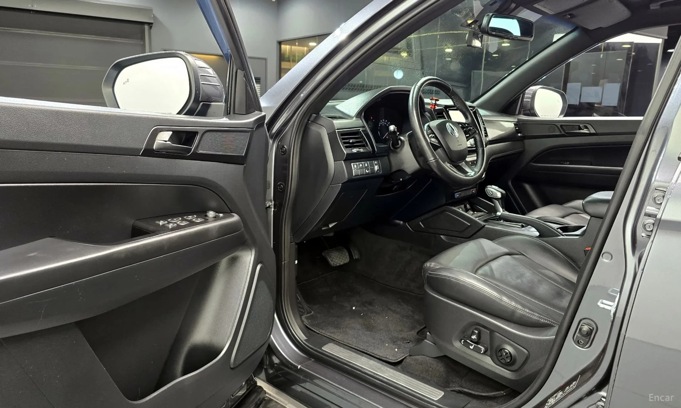 Rexton Sports Khan