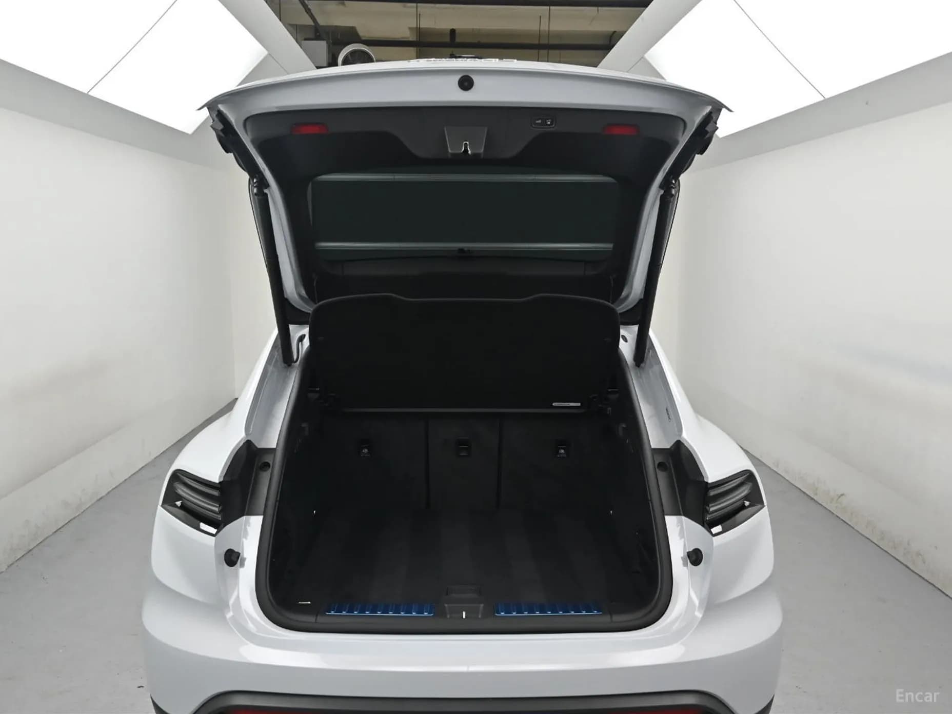 Macan EV