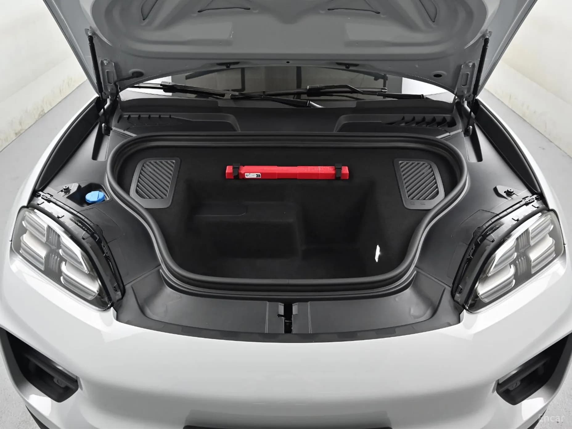 Macan EV
