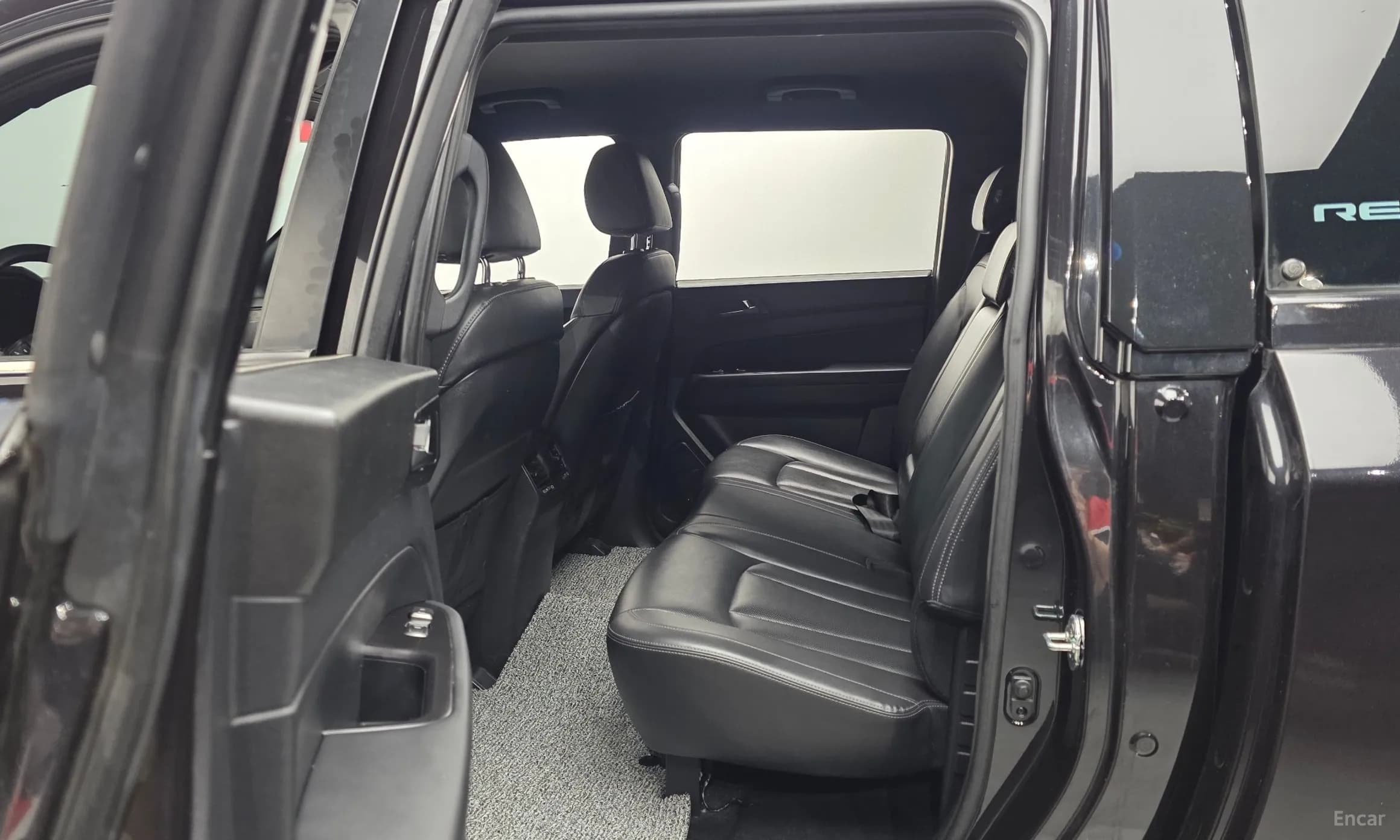 Rexton Sports Khan