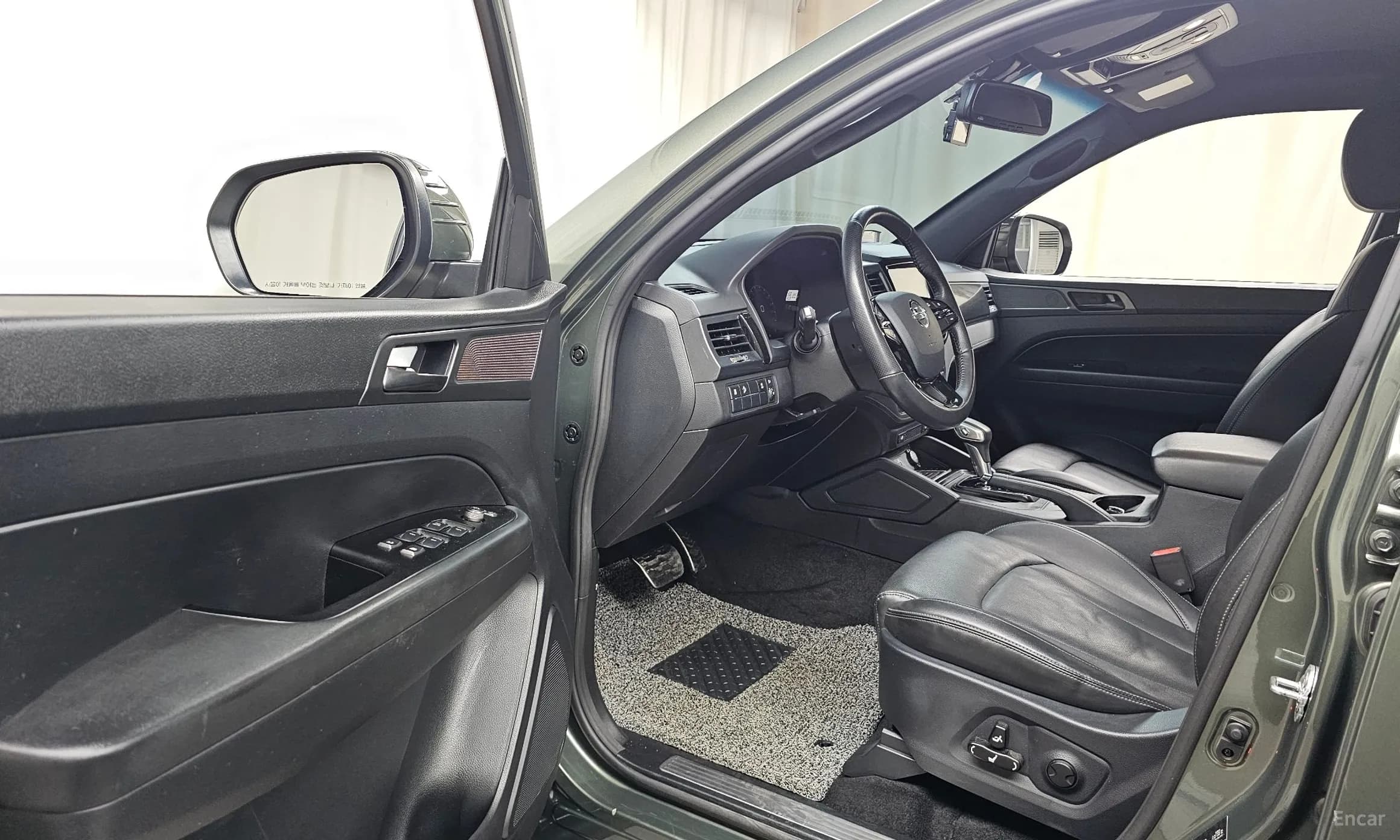 Rexton Sports Khan
