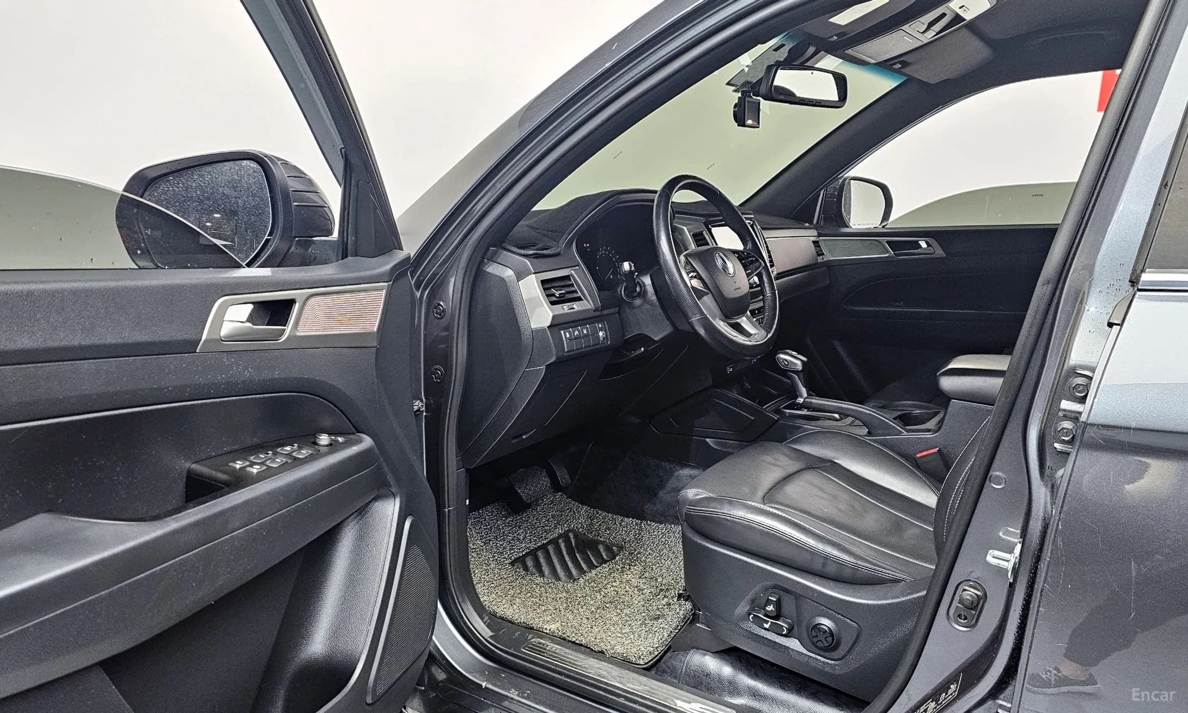 Rexton Sports Khan