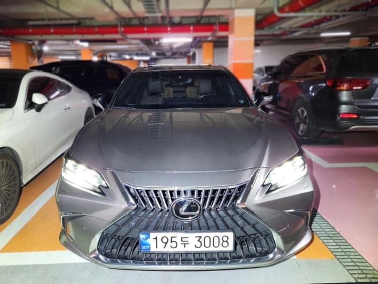ES300h 7th Generation