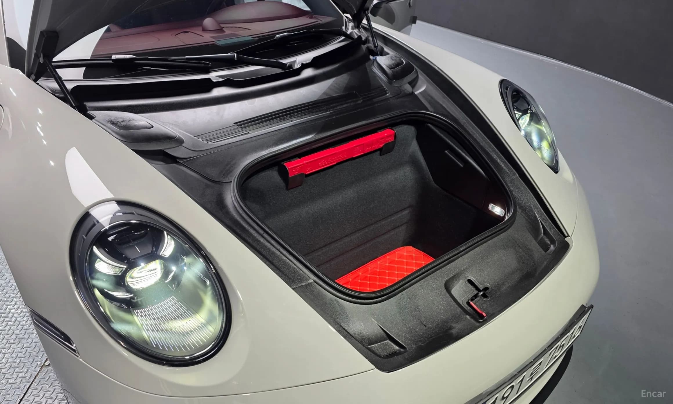 911 (992)