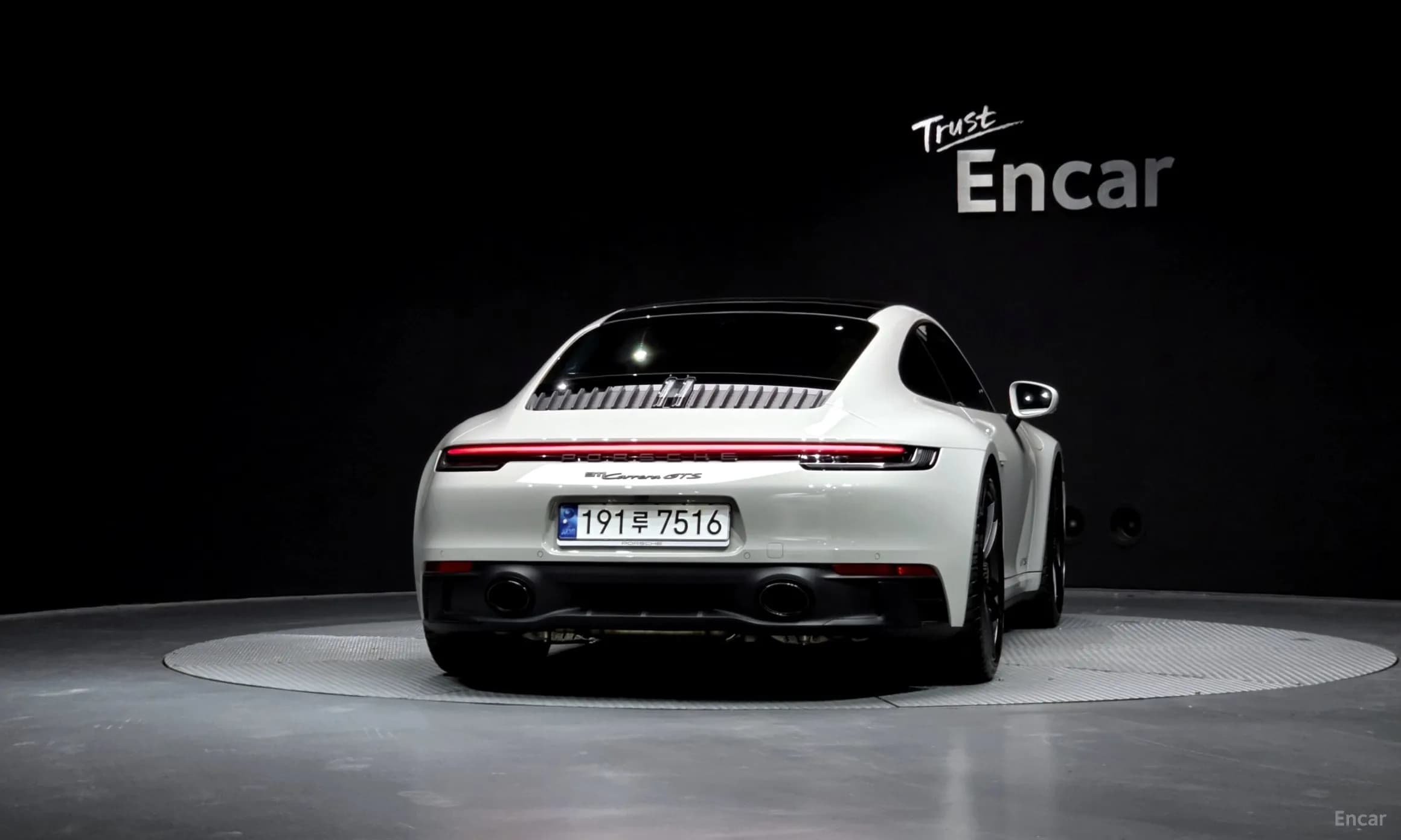 911 (992)