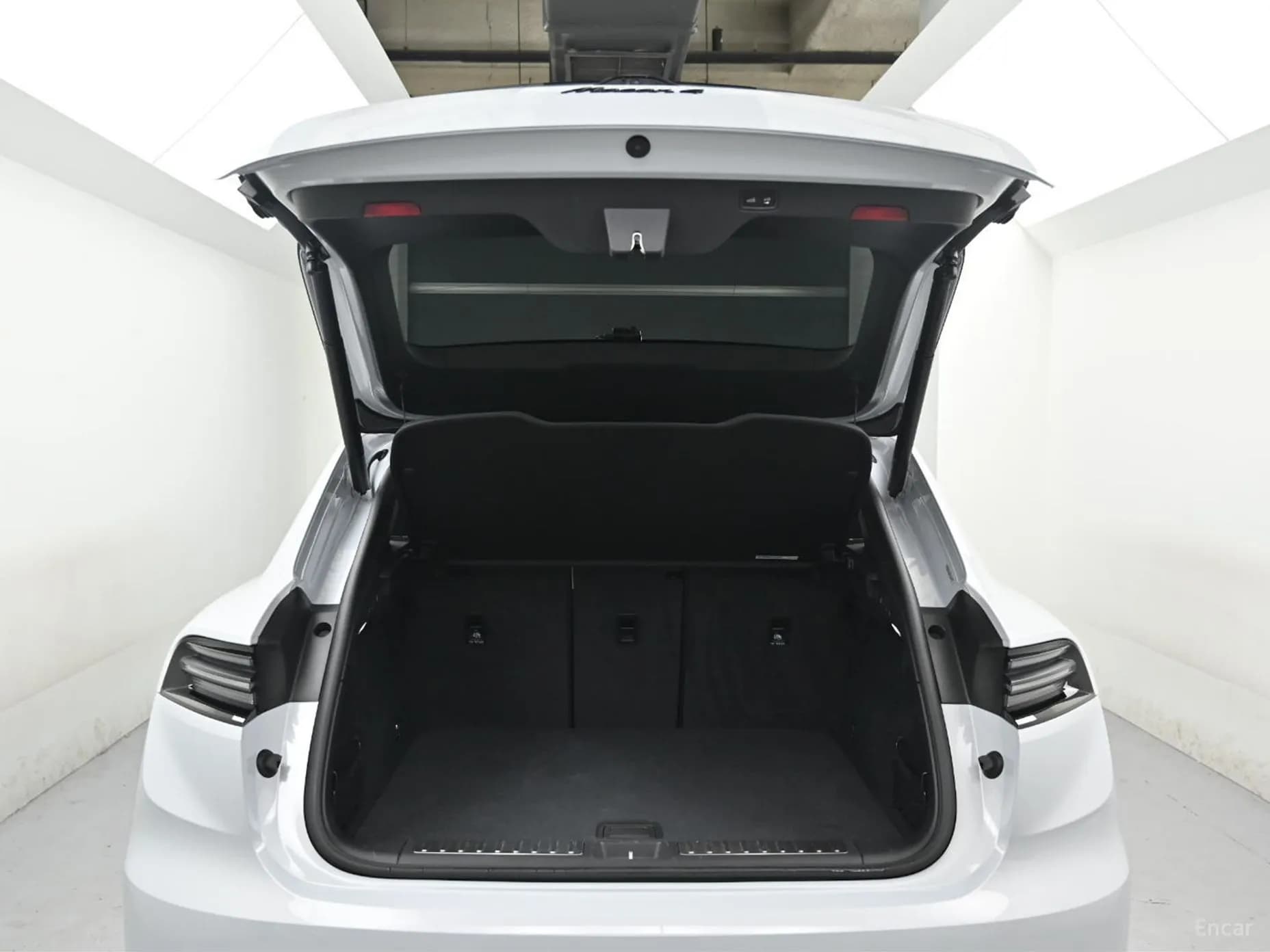 Macan EV