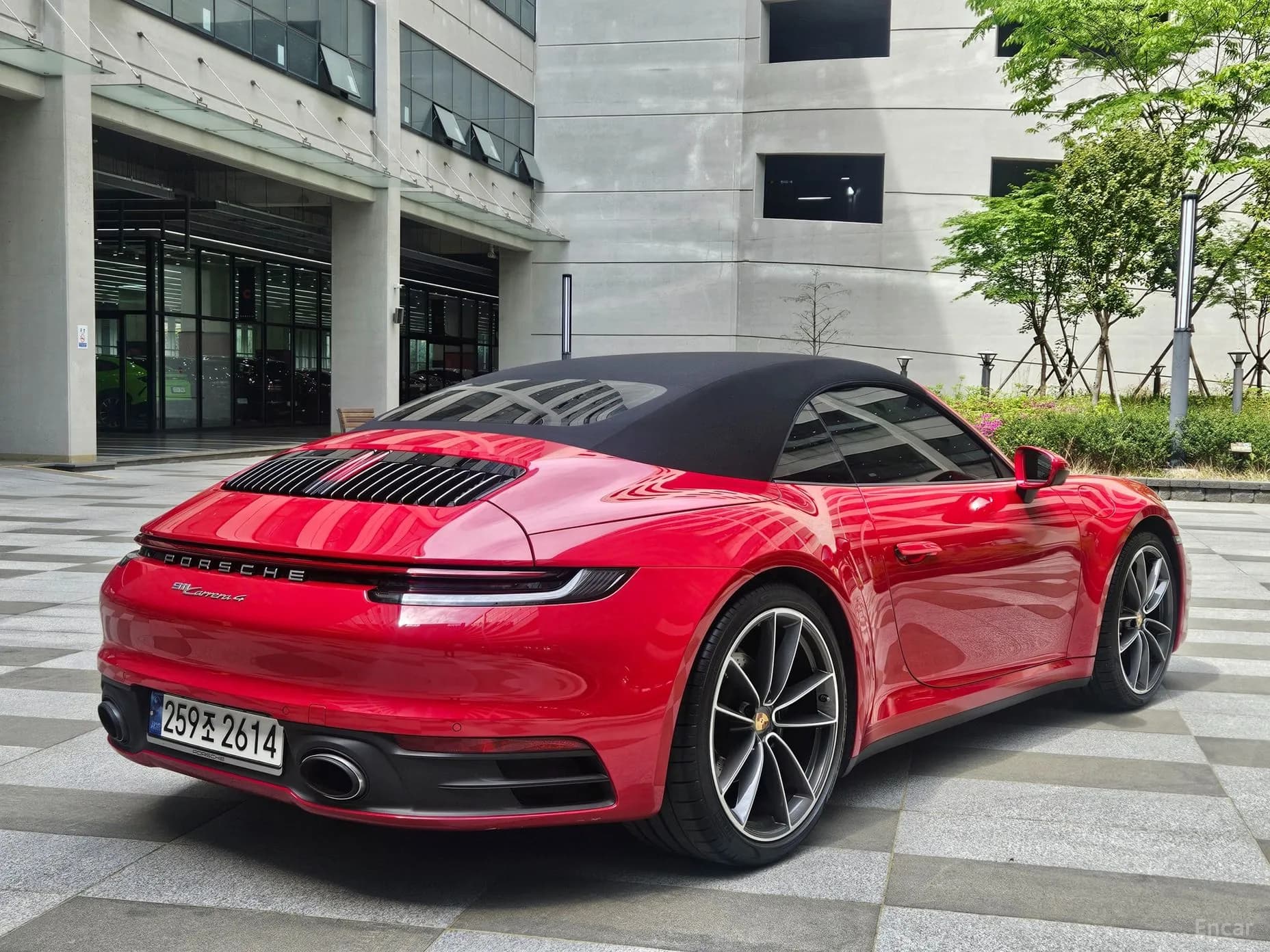 911 (992)