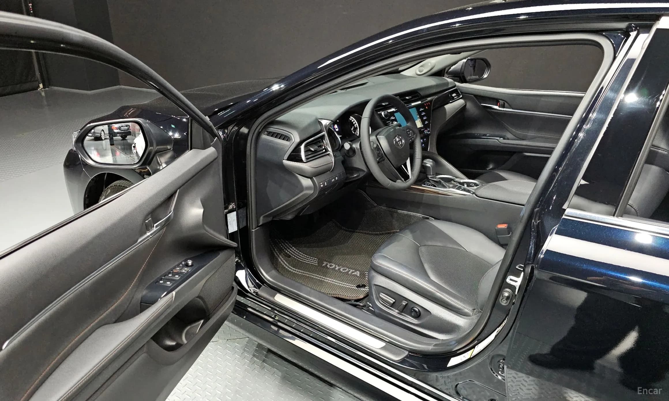 Camry (XV70)