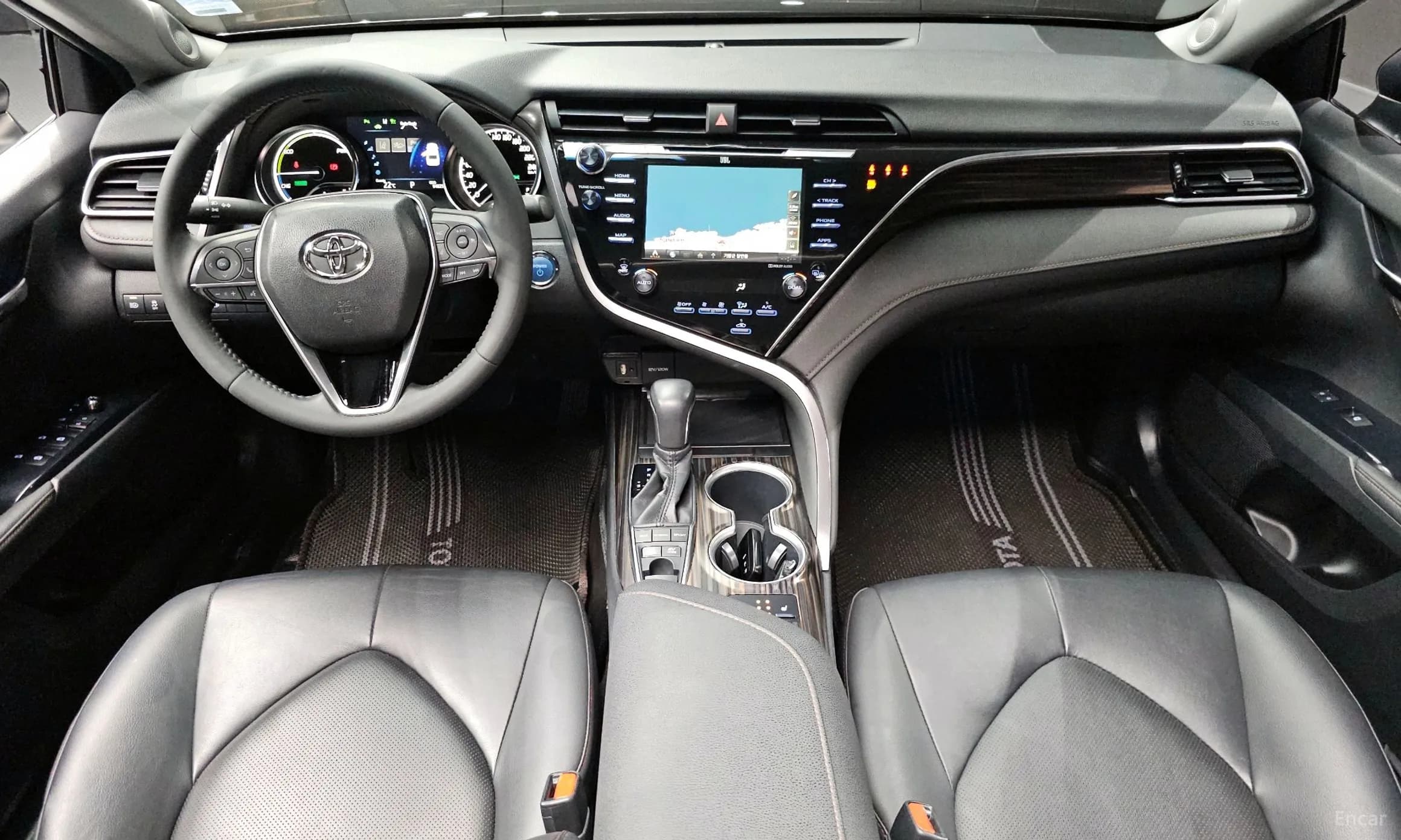 Camry (XV70)
