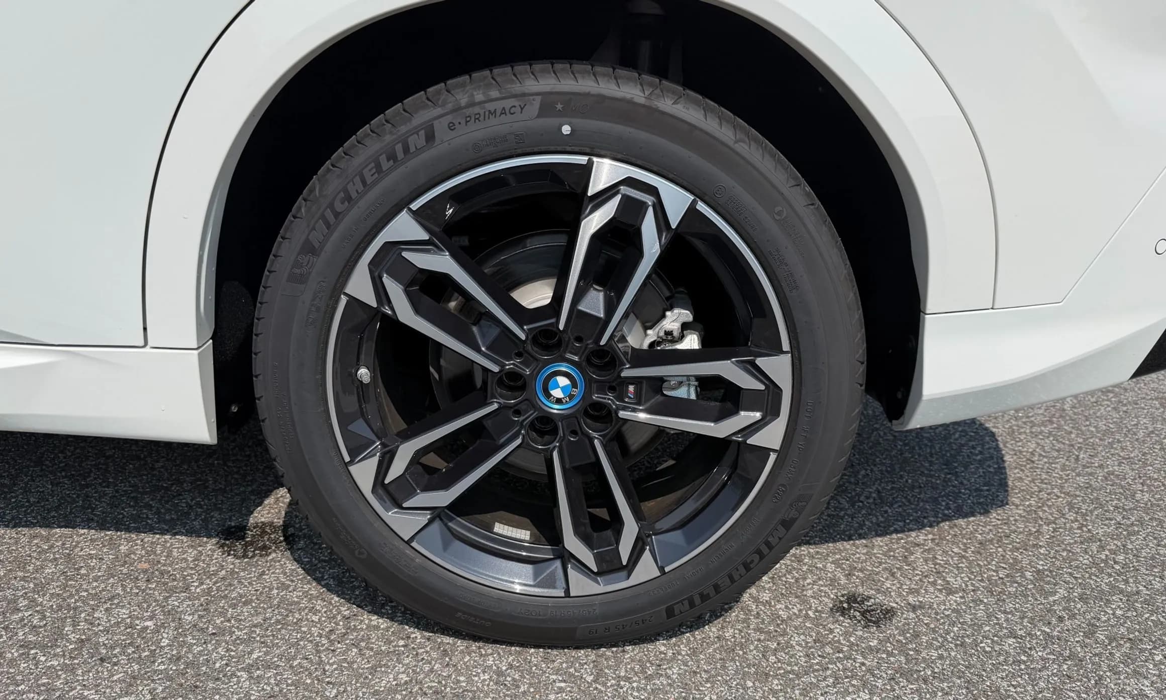 iX2 (U10)