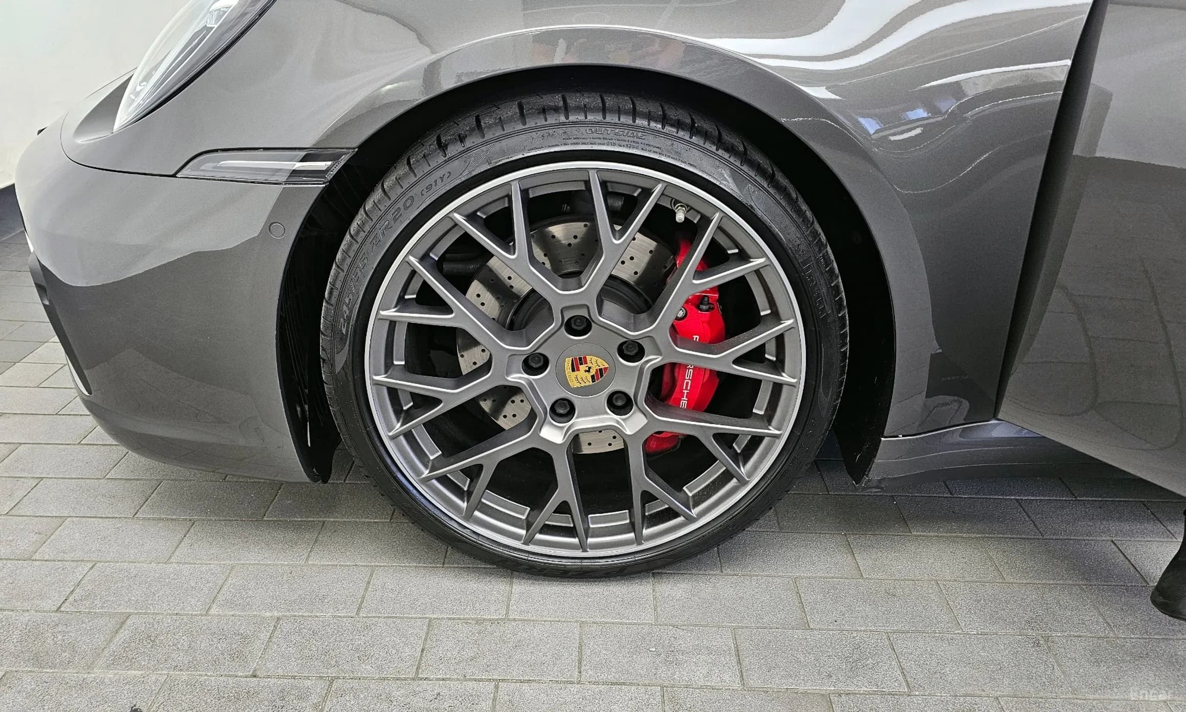 911 (992)