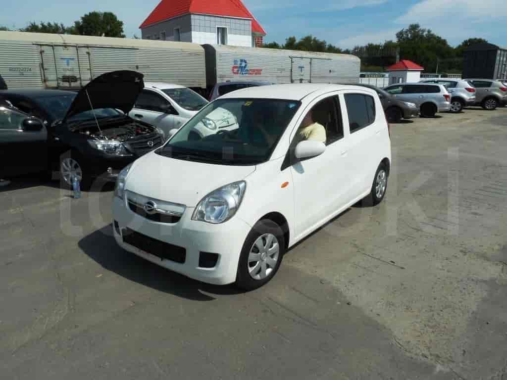 Daihatsu Mira 12