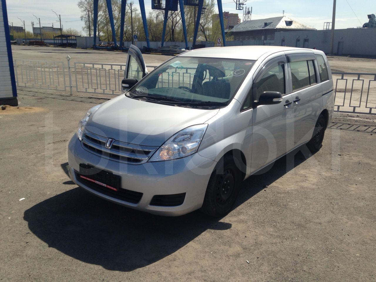 Toyota Isis 2