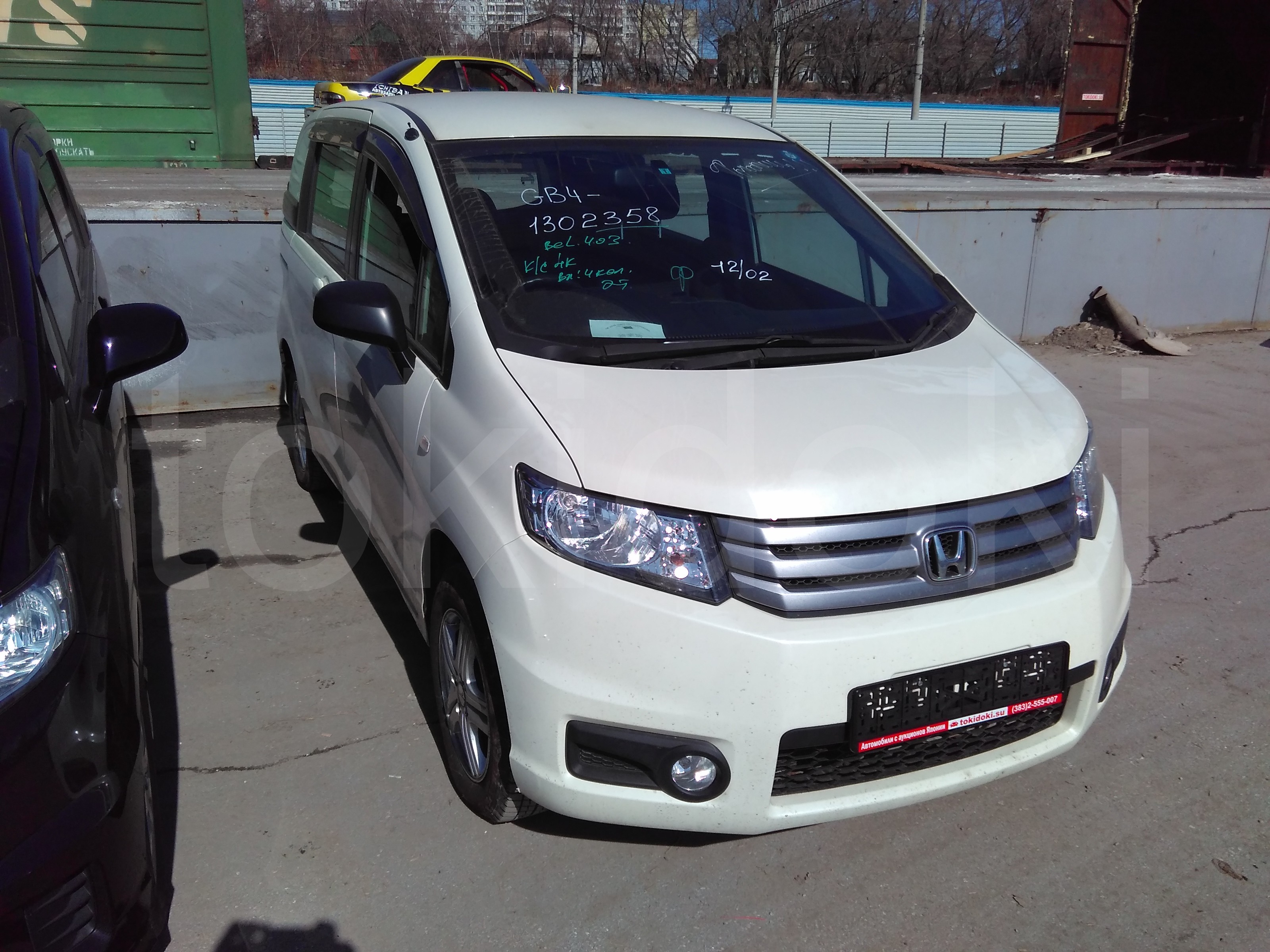 Honda Freed Spike 5