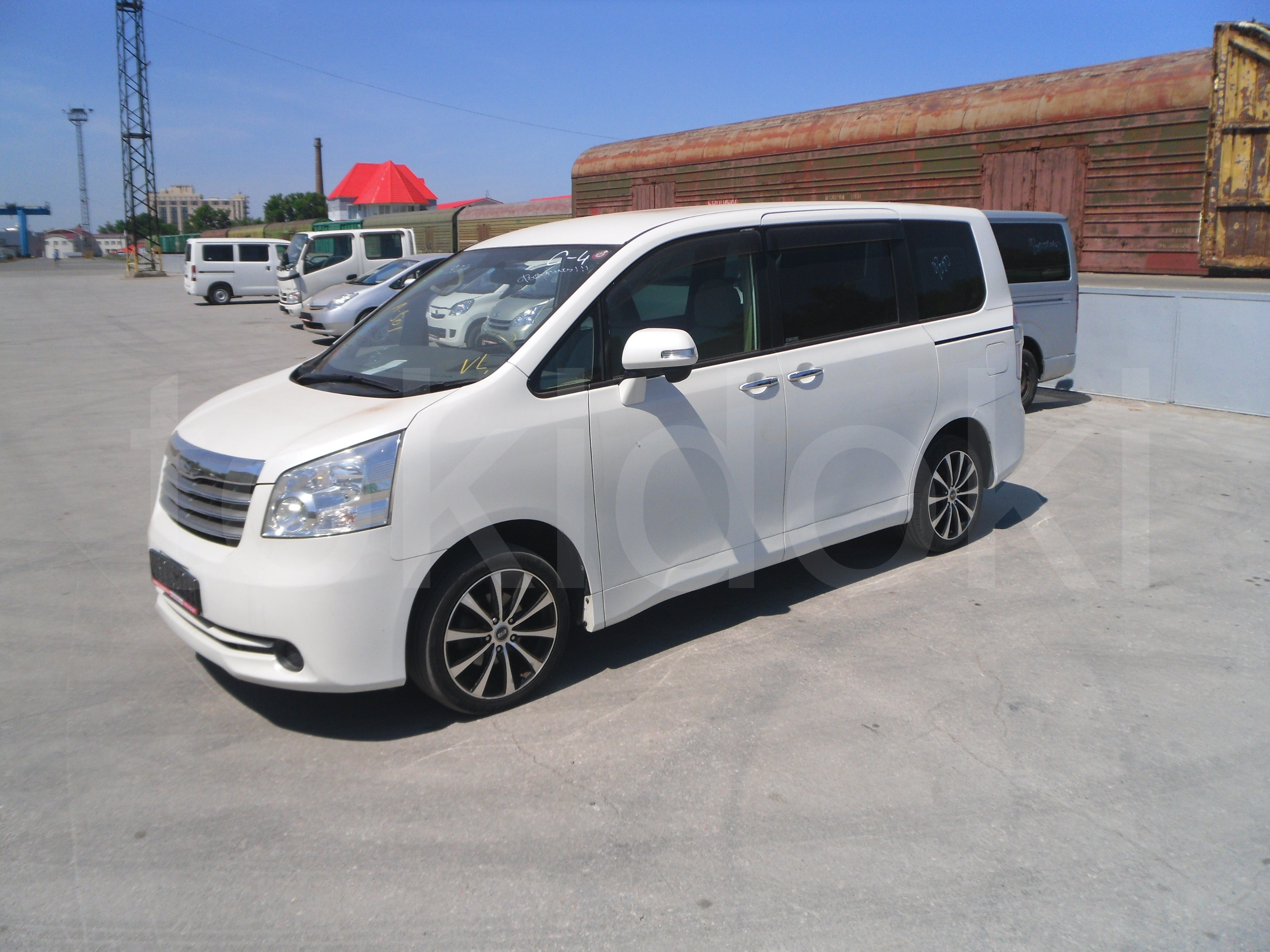 Toyota Noah 3