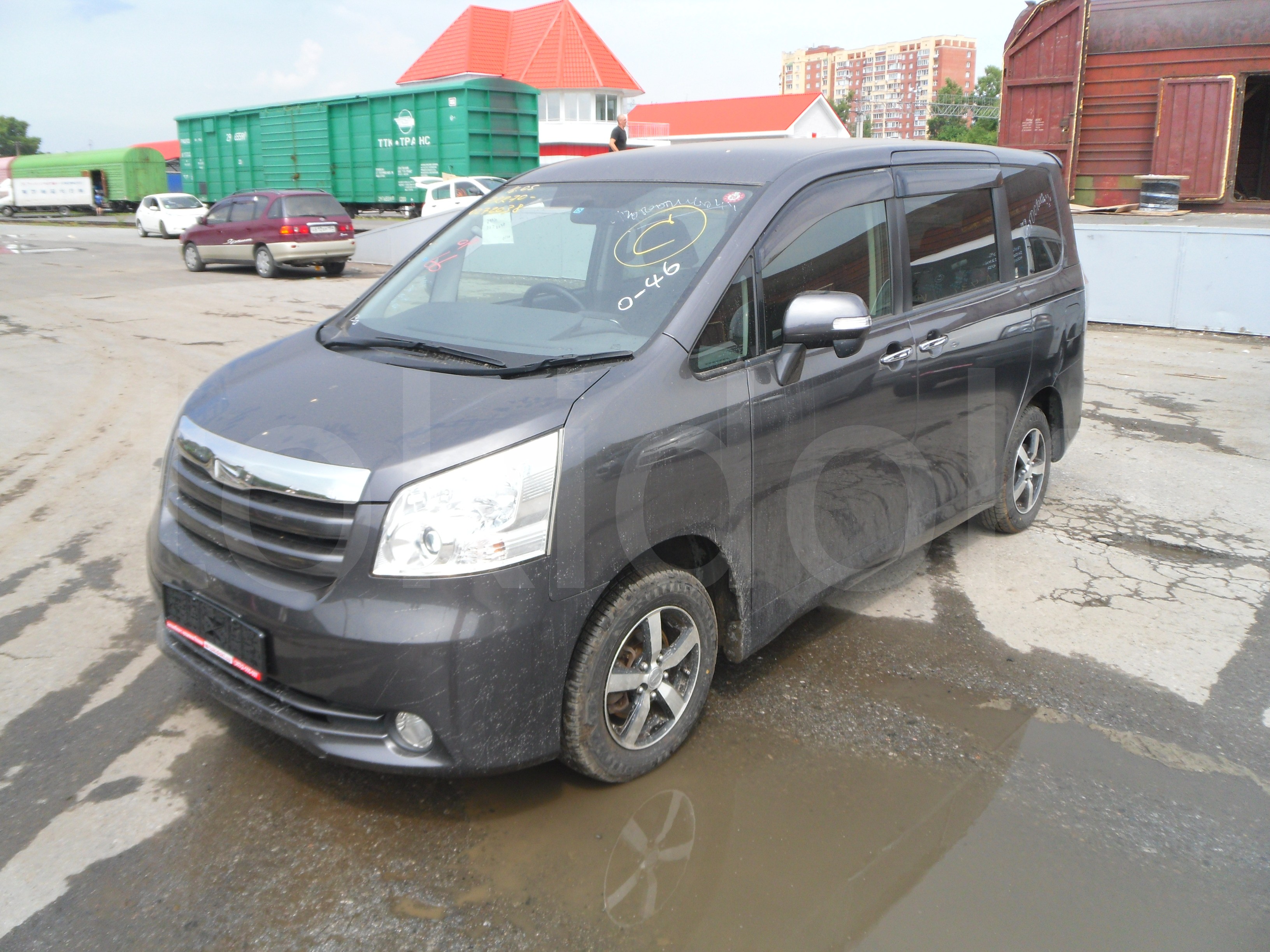 Toyota Noah 4