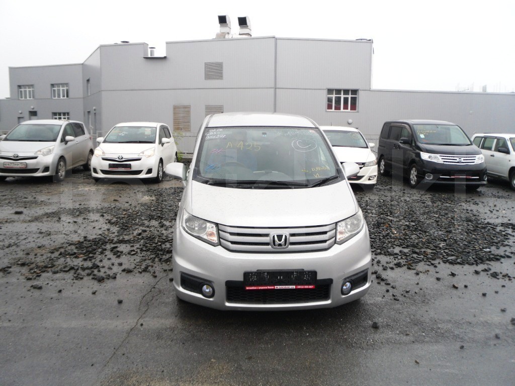 Honda Freed Spike 8