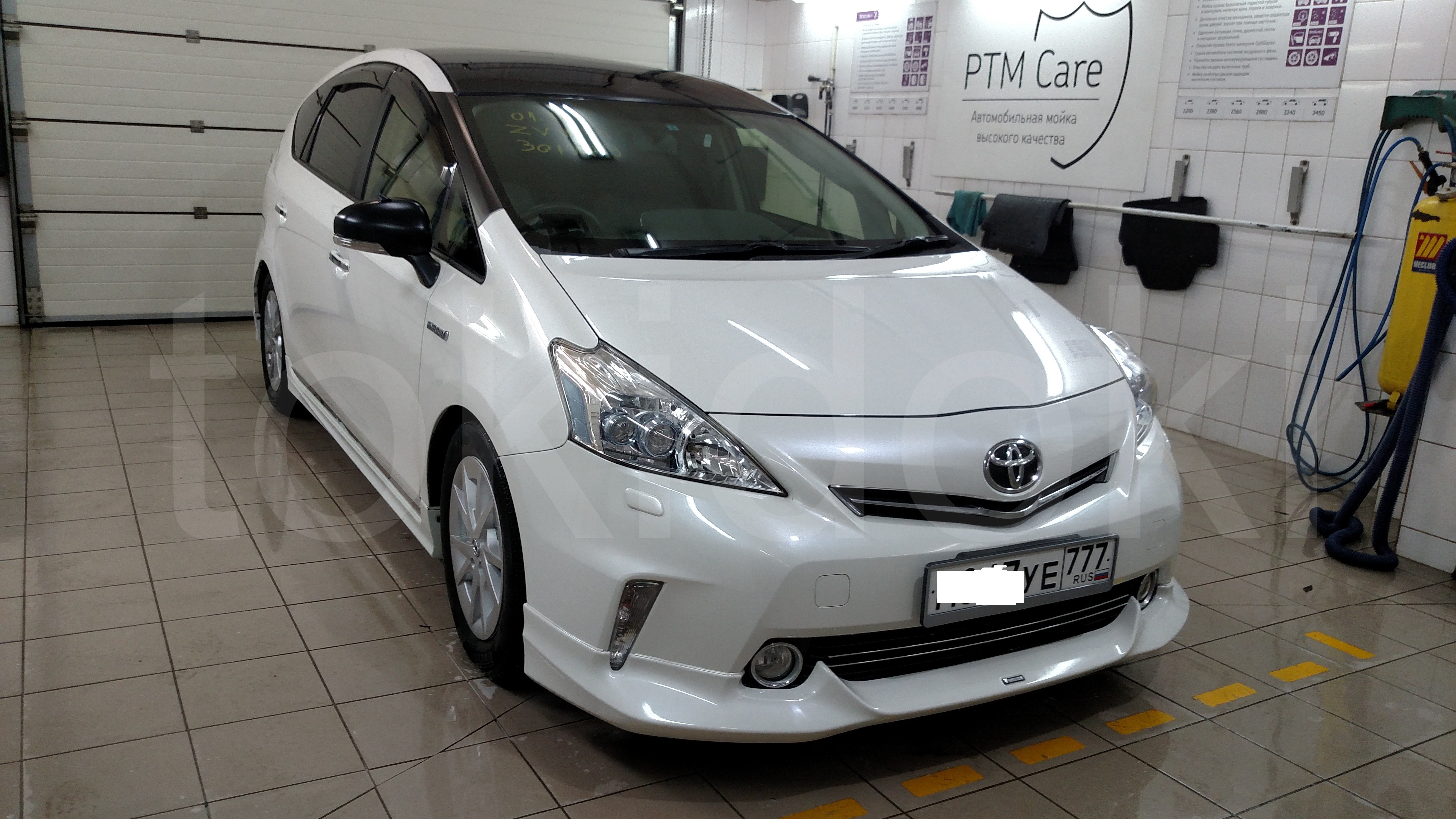 Toyota Prius Alpha 2