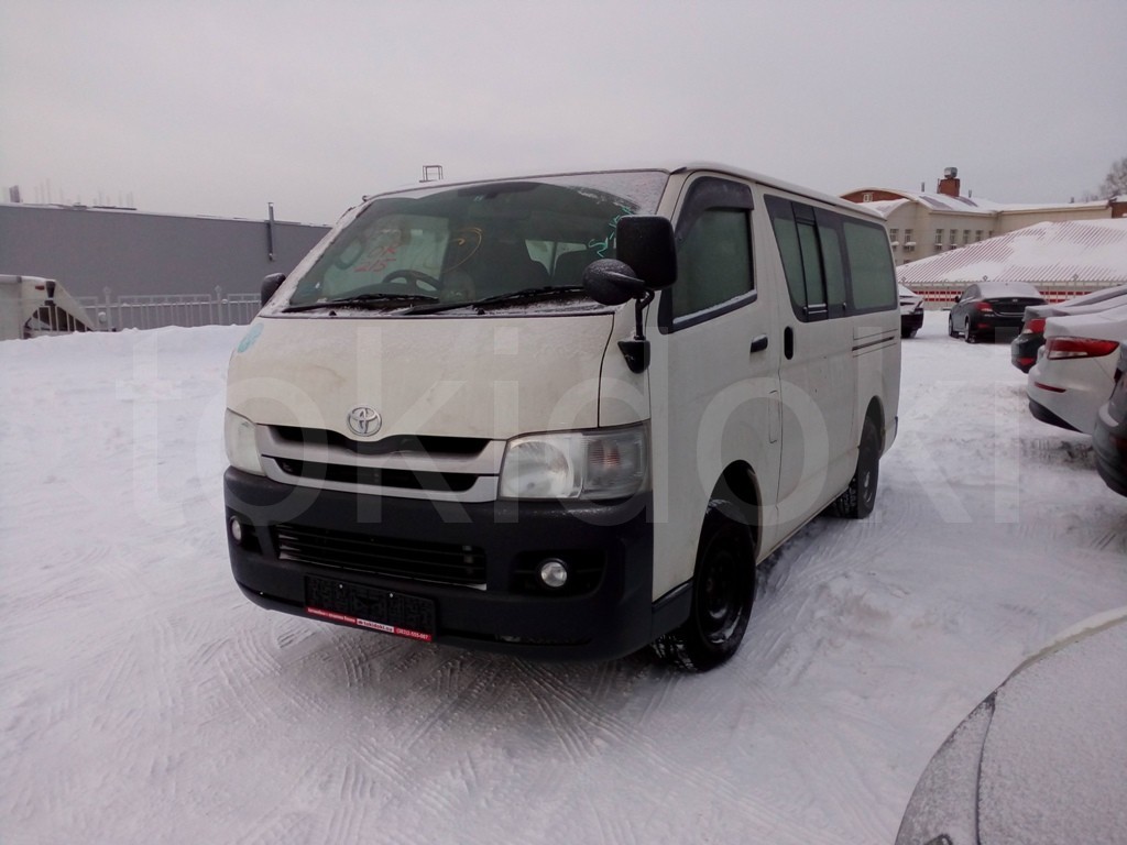Toyota HiACE 4