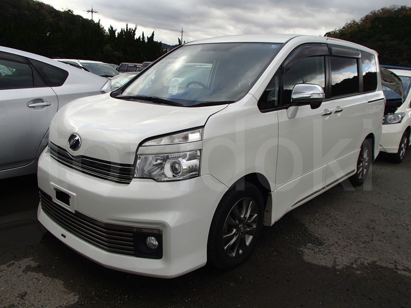 Toyota Voxy 7
