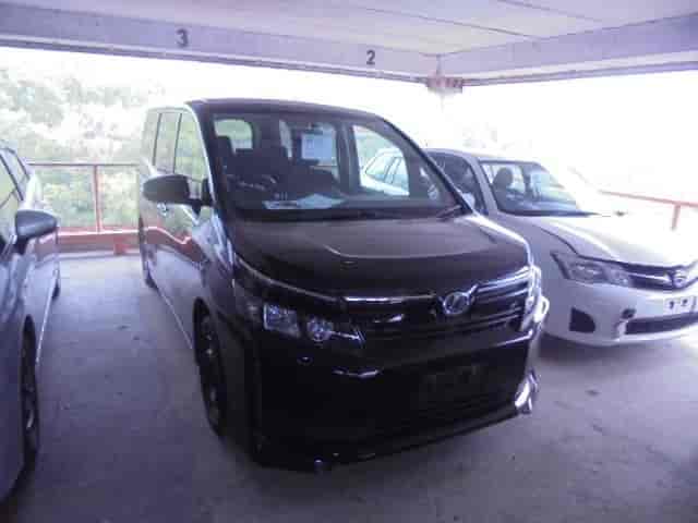 Toyota Voxy 17