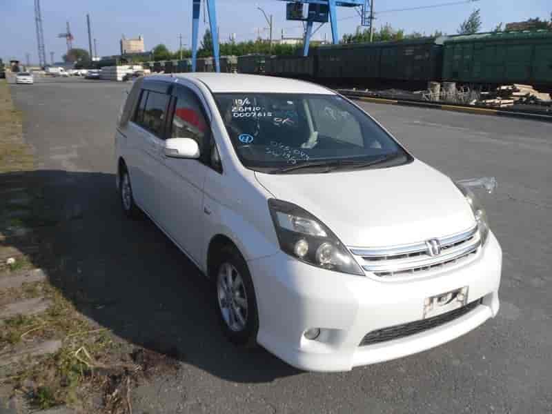Toyota Isis 11