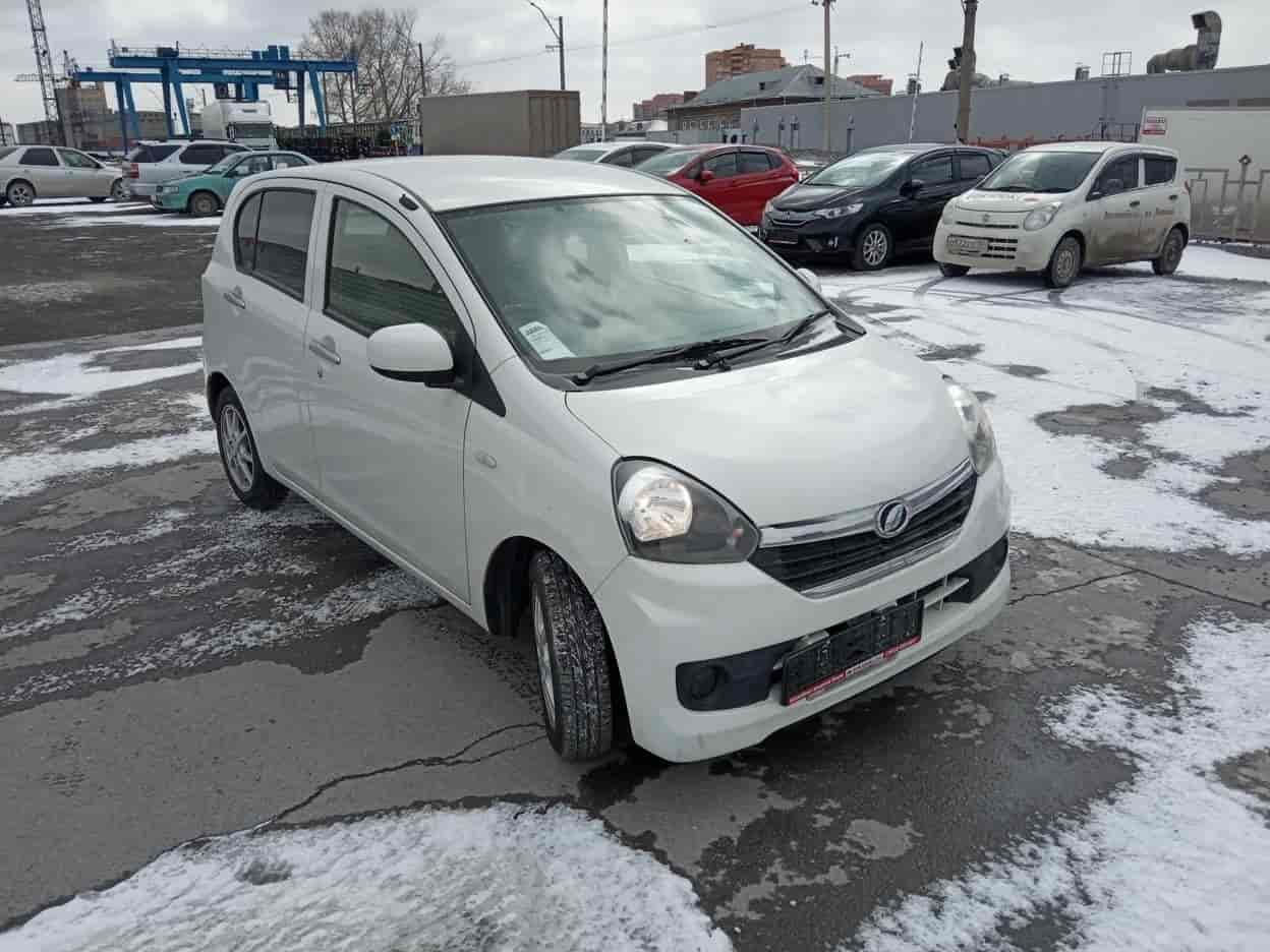 Daihatsu Mira ES