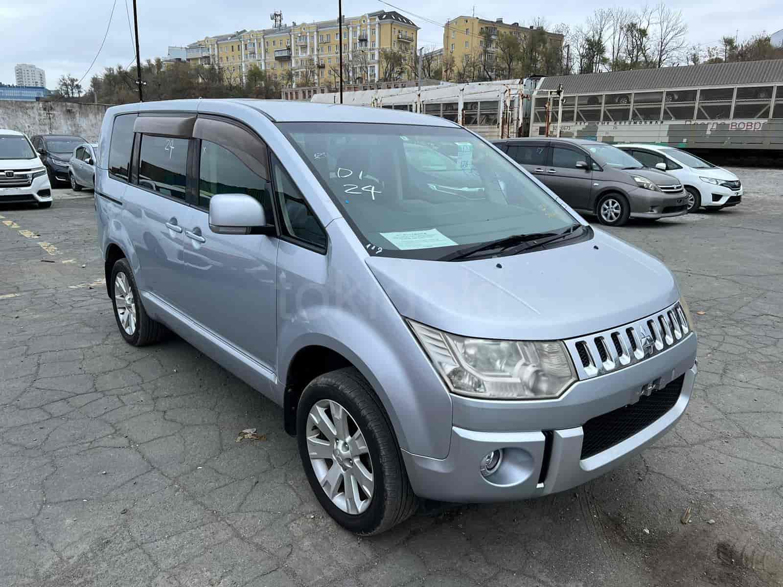 Mitsubishi Delica D5