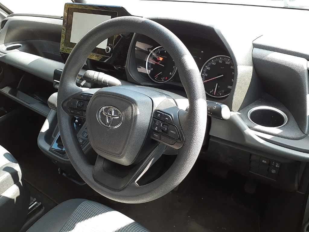 Toyota Noah - место водителя